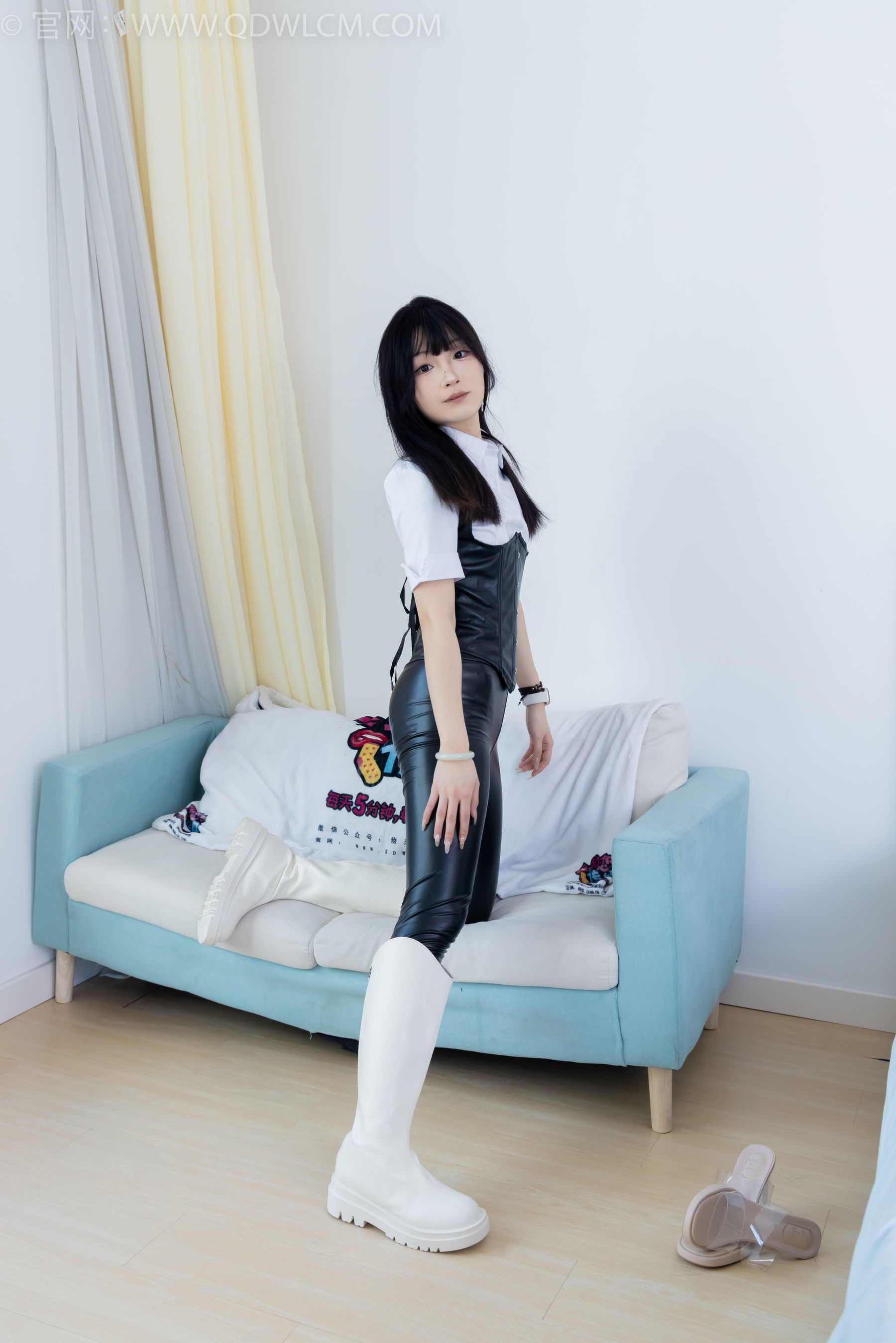 物恋传媒 No.2289 嘟嘟 - 长靴、高跟凉鞋、白棉袜、裸足/(200P)