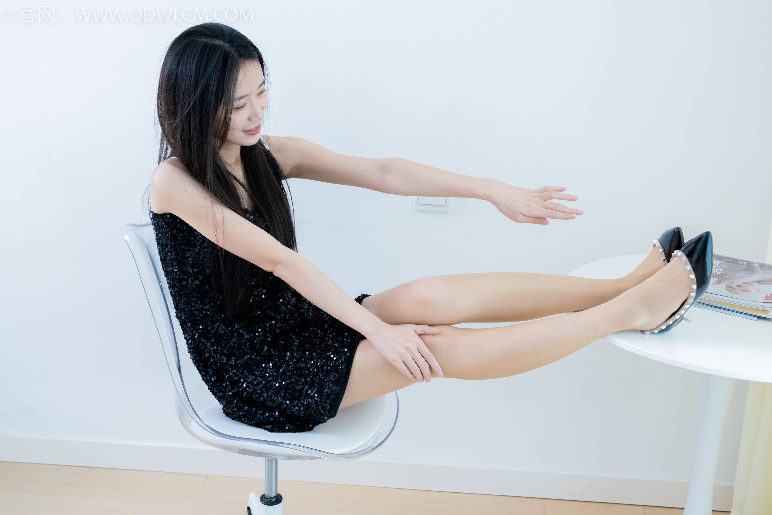 物恋传媒 No.2288 菜菜 - 高跟凉鞋、平底鞋、厚肉丝、油亮薄肉丝/(200P)