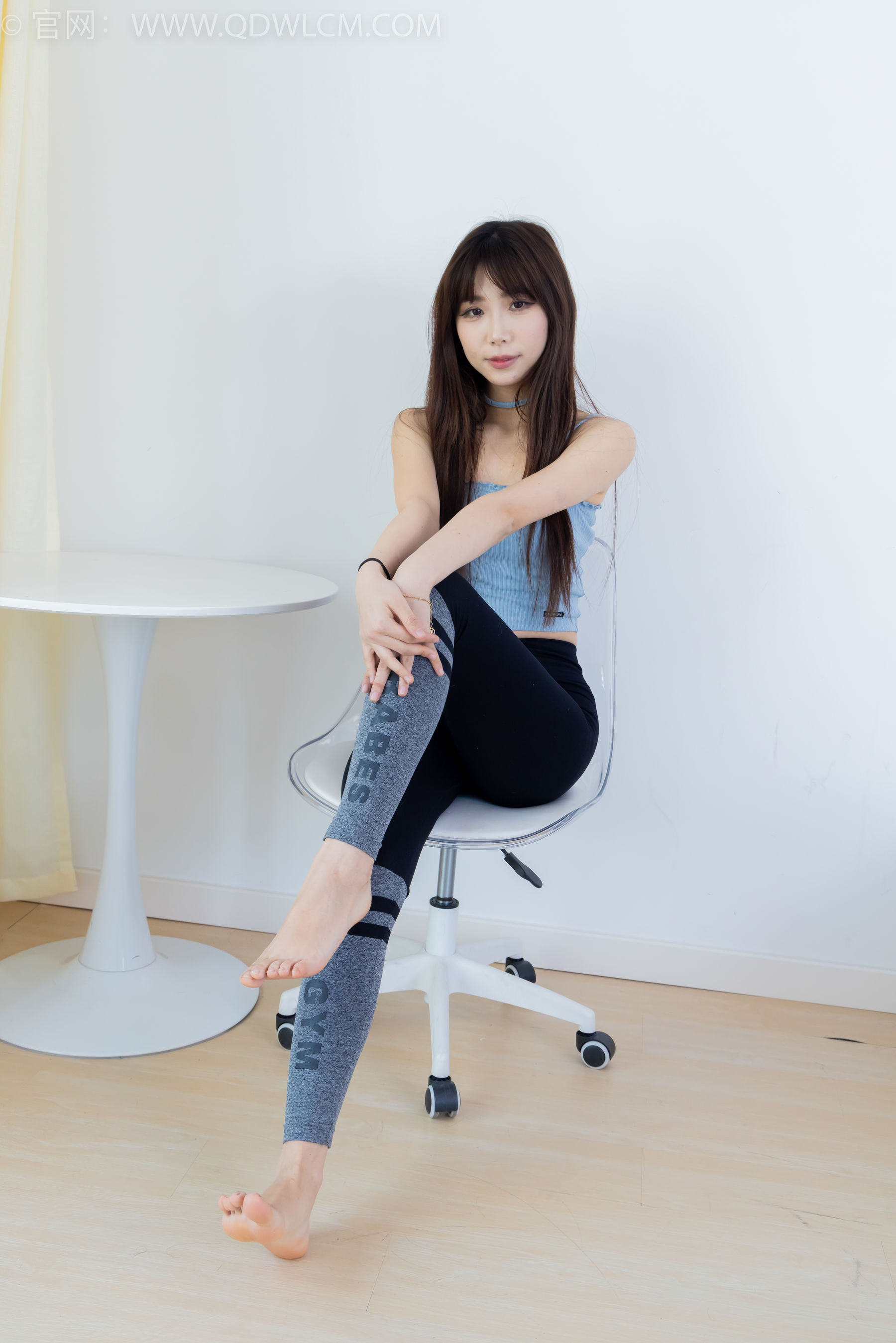 物恋传媒 No.2283 泡泡 - 高跟长靴、卡通白棉袜、裸足/(180P)