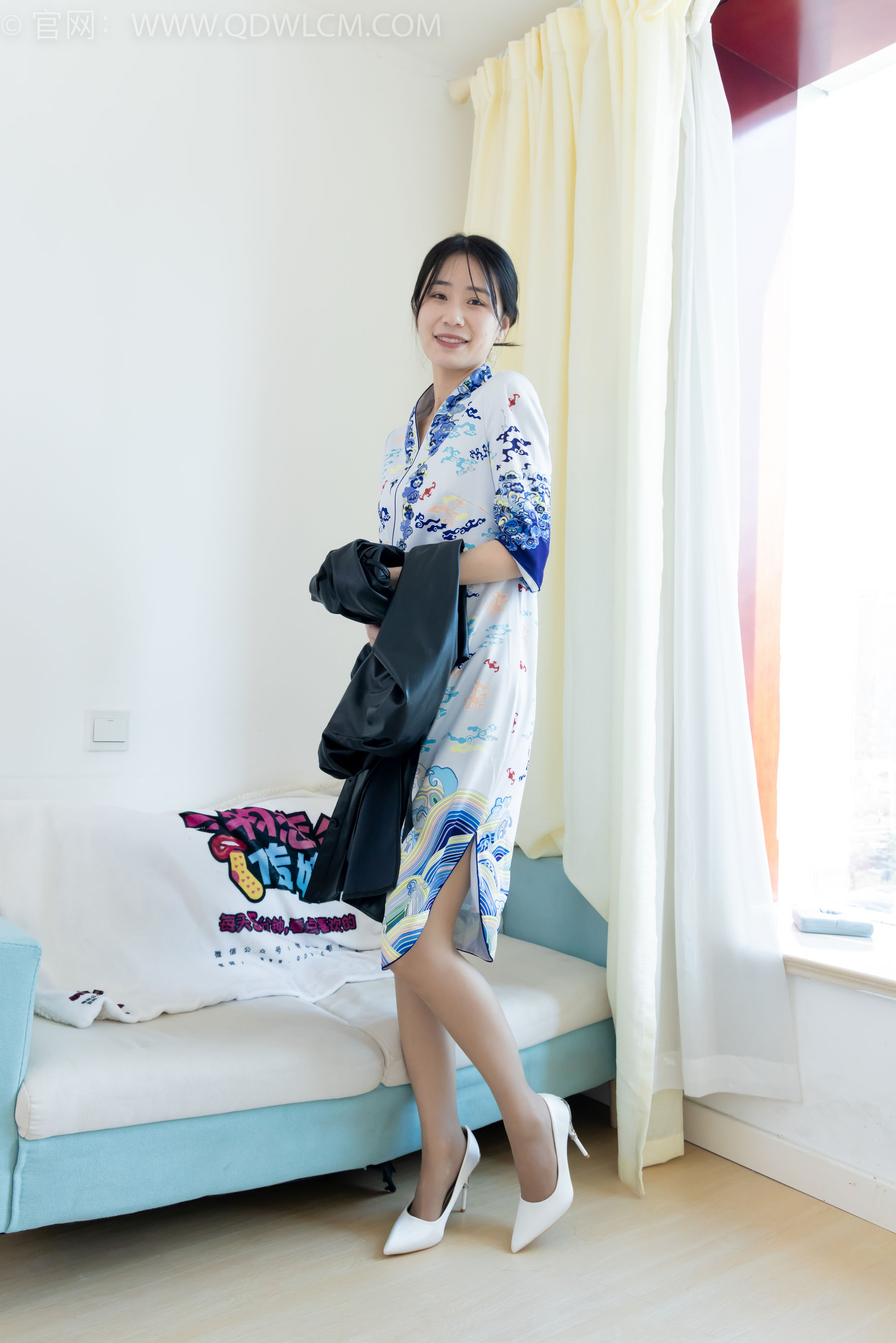 物恋传媒 No.2284 菜菜 - 高跟鞋、薄灰丝、盖被子睡觉剧情/(159P)