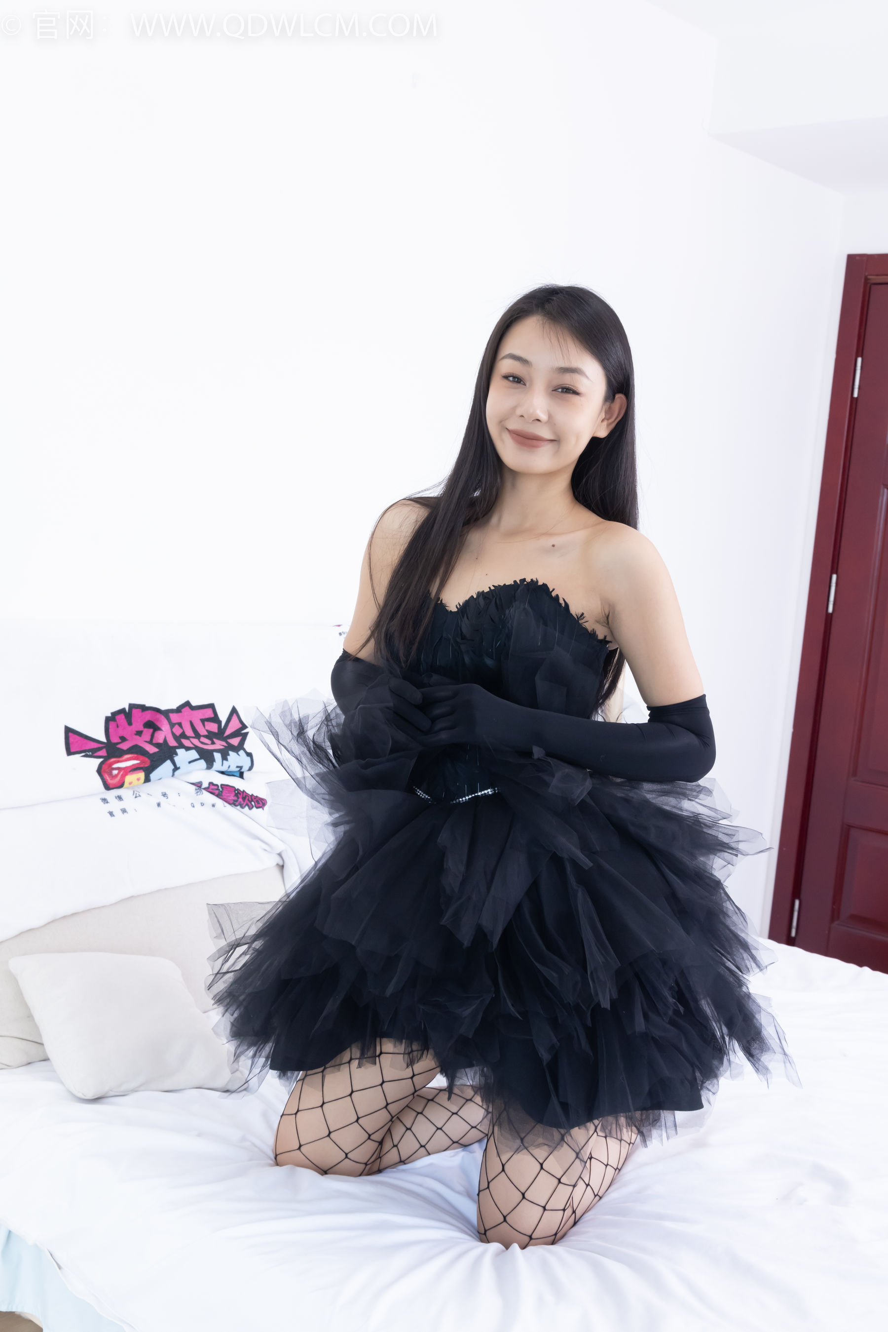 物恋传媒 No.2287 岚岚 - 高跟鞋、黑色网袜、裸足/(220P)