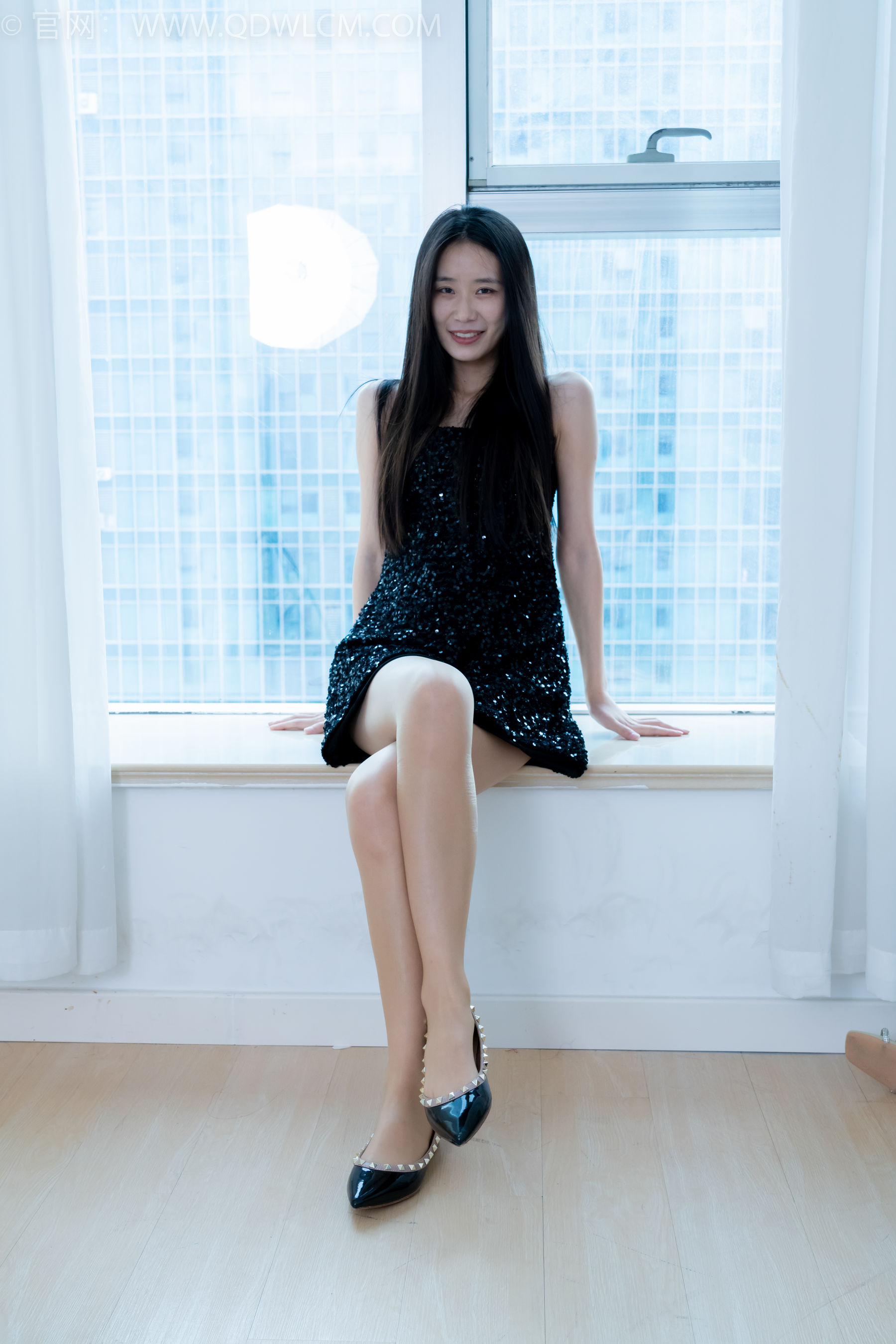 物恋传媒 No.2288 菜菜 - 高跟凉鞋、平底鞋、厚肉丝、油亮薄肉丝/(200P)