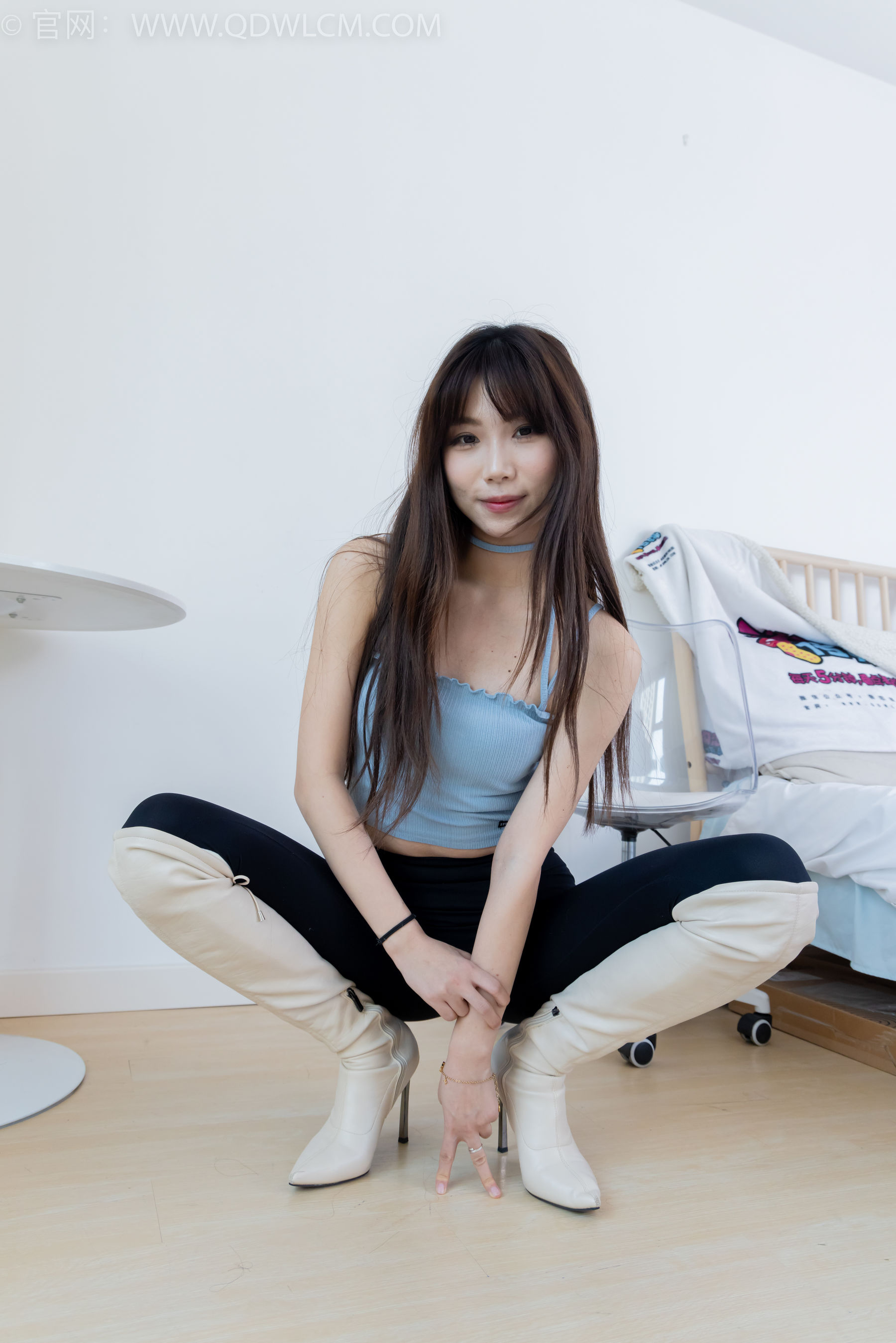 物恋传媒 No.2283 泡泡 - 高跟长靴、卡通白棉袜、裸足/(180P)