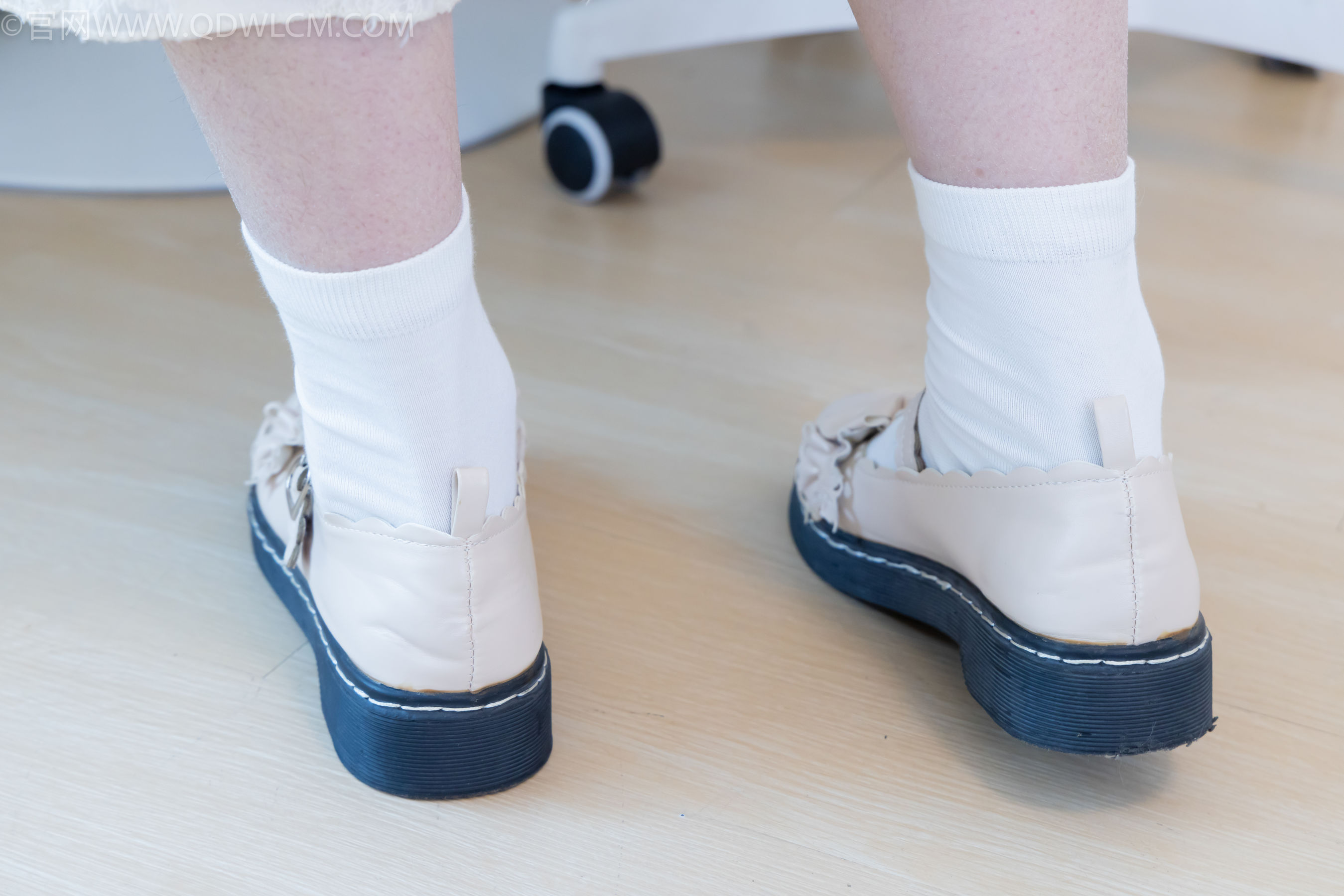 物恋传媒 No.2281 曲奇 - 皮鞋、白棉袜、裸足/(157P)