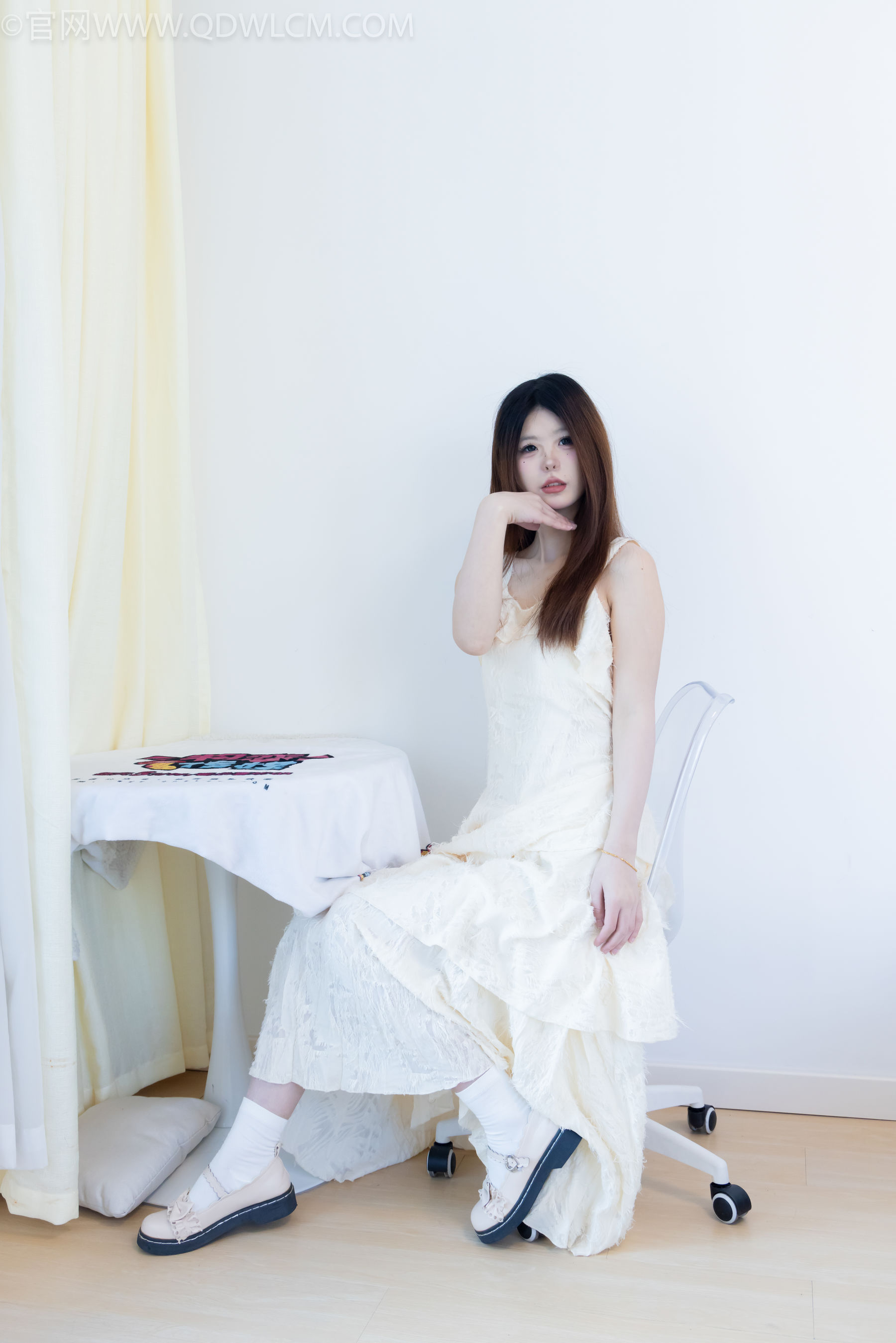 物恋传媒 No.2281 曲奇 - 皮鞋、白棉袜、裸足/(157P)