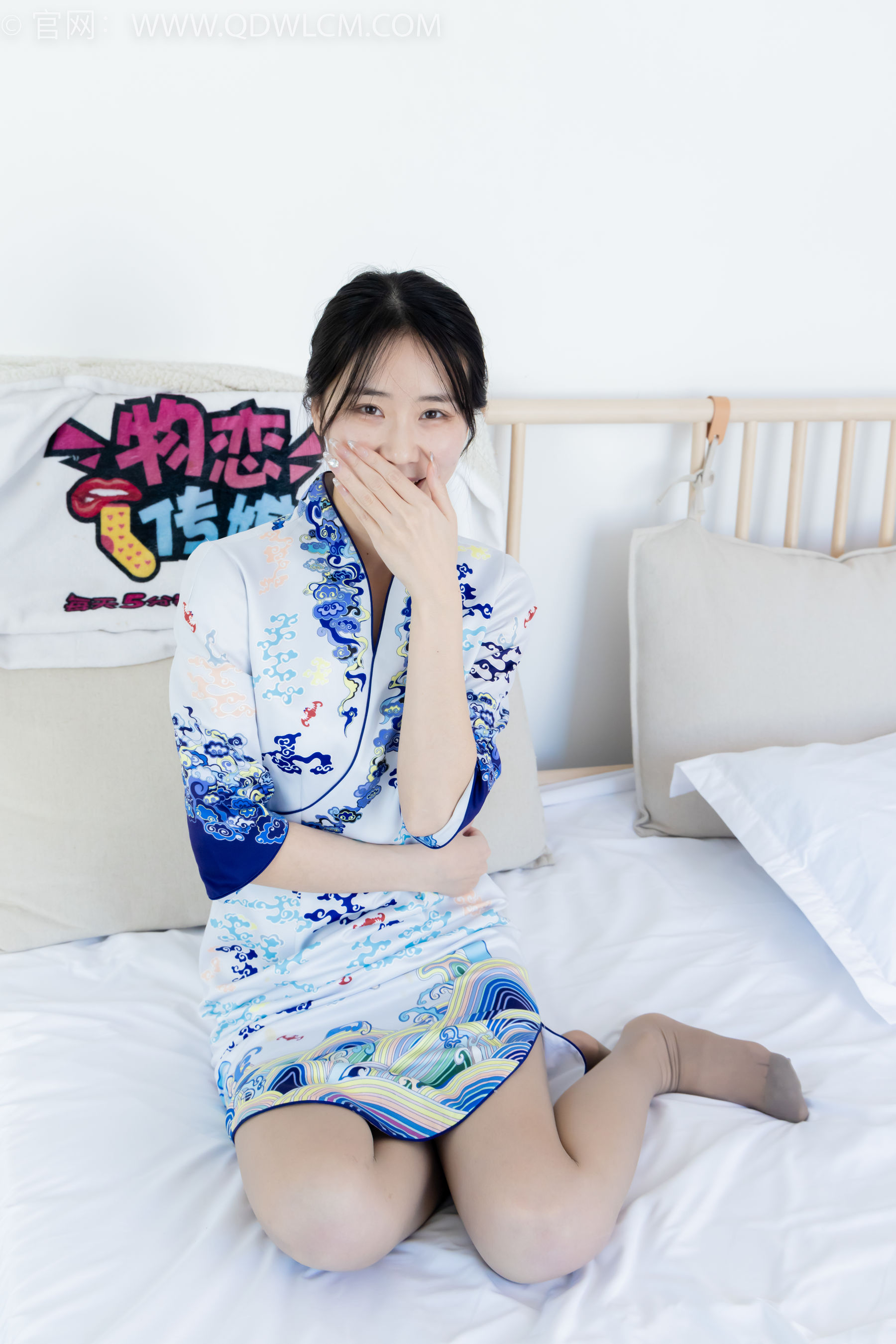 物恋传媒 No.2284 菜菜 - 高跟鞋、薄灰丝、盖被子睡觉剧情/(159P)