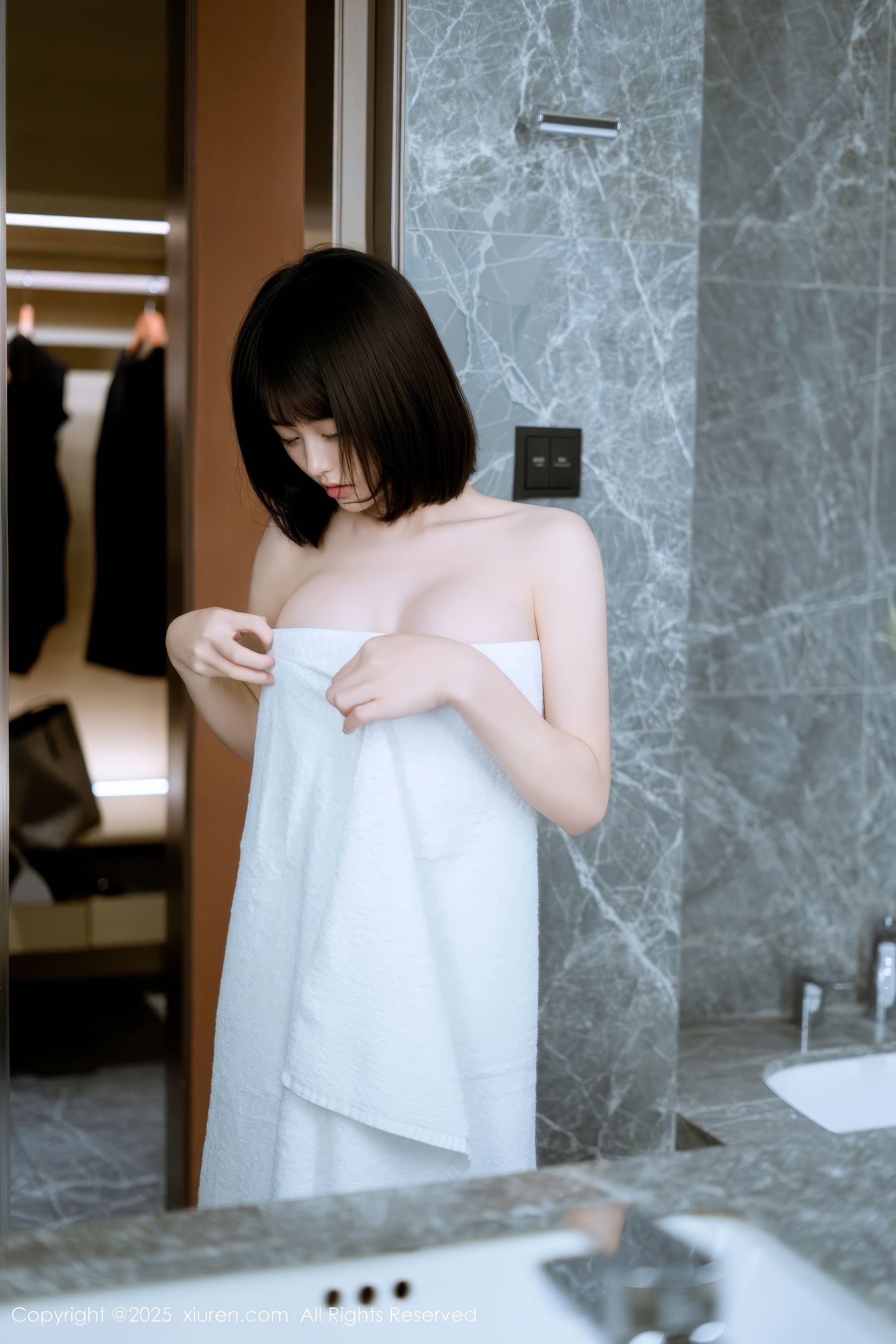 [秀人XiuRen] 2025.03.06 No.9972 涵涵Luna/(74P)