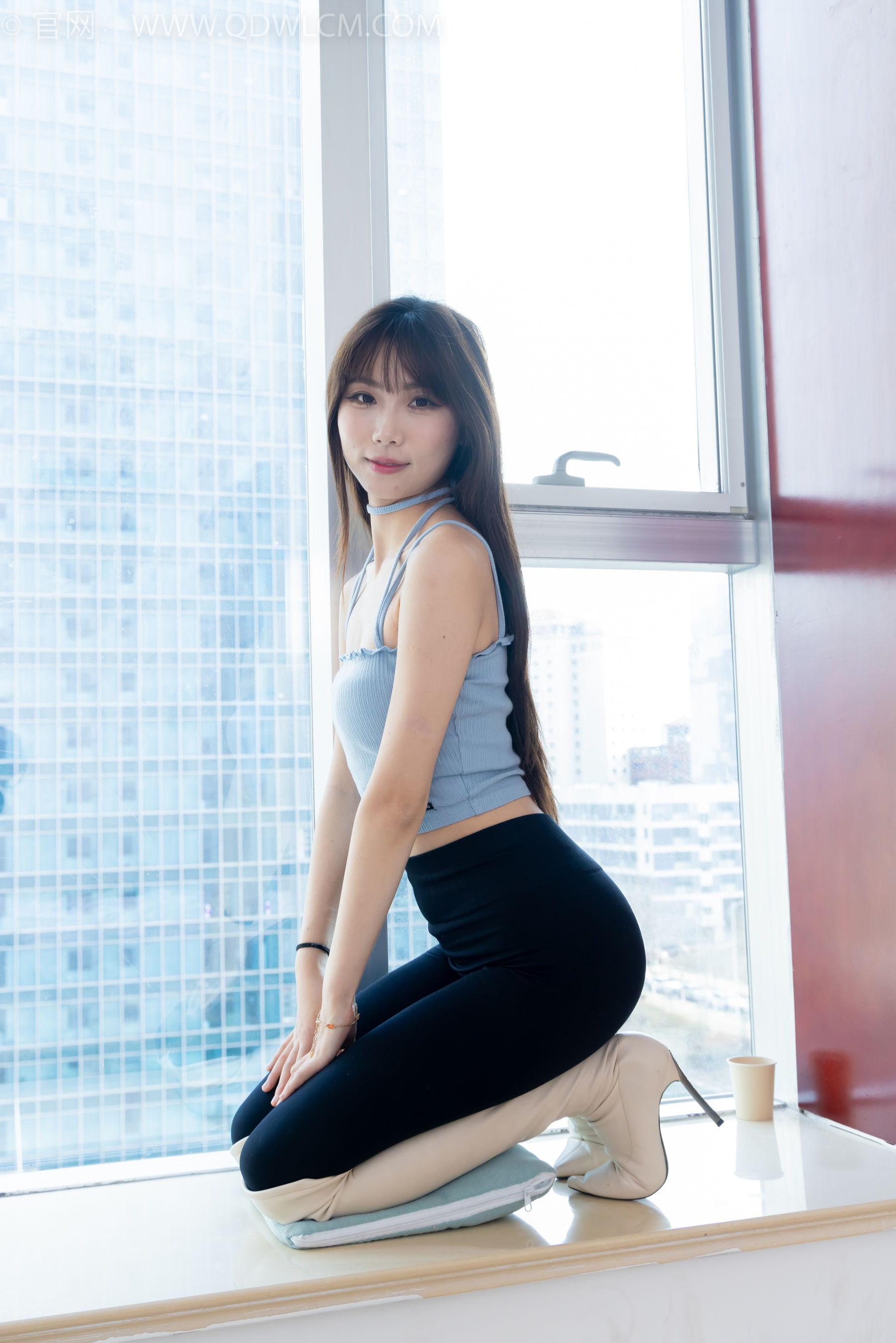 物恋传媒 No.2283 泡泡 - 高跟长靴、卡通白棉袜、裸足/(180P)