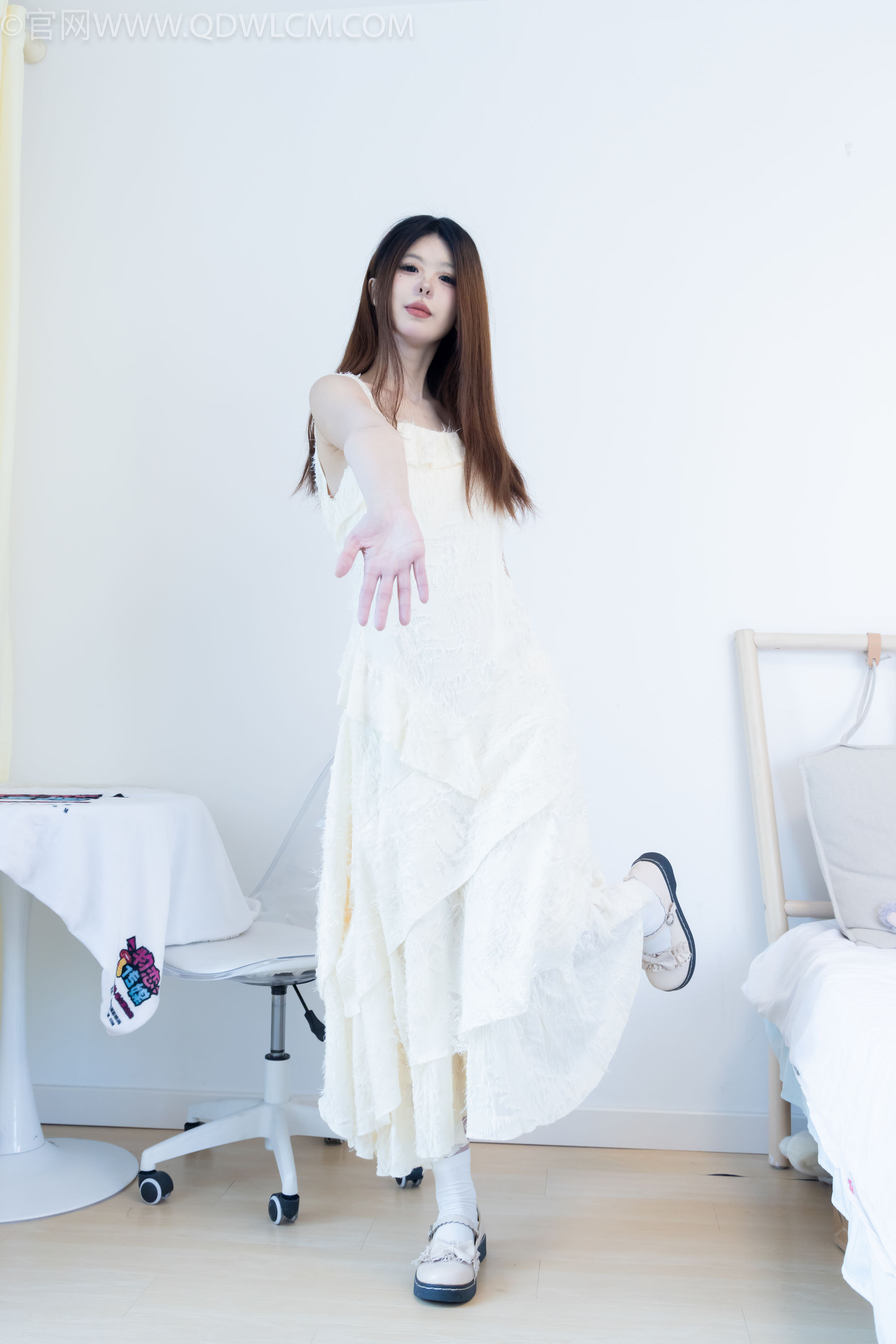 物恋传媒 No.2281 曲奇 - 皮鞋、白棉袜、裸足/(157P)