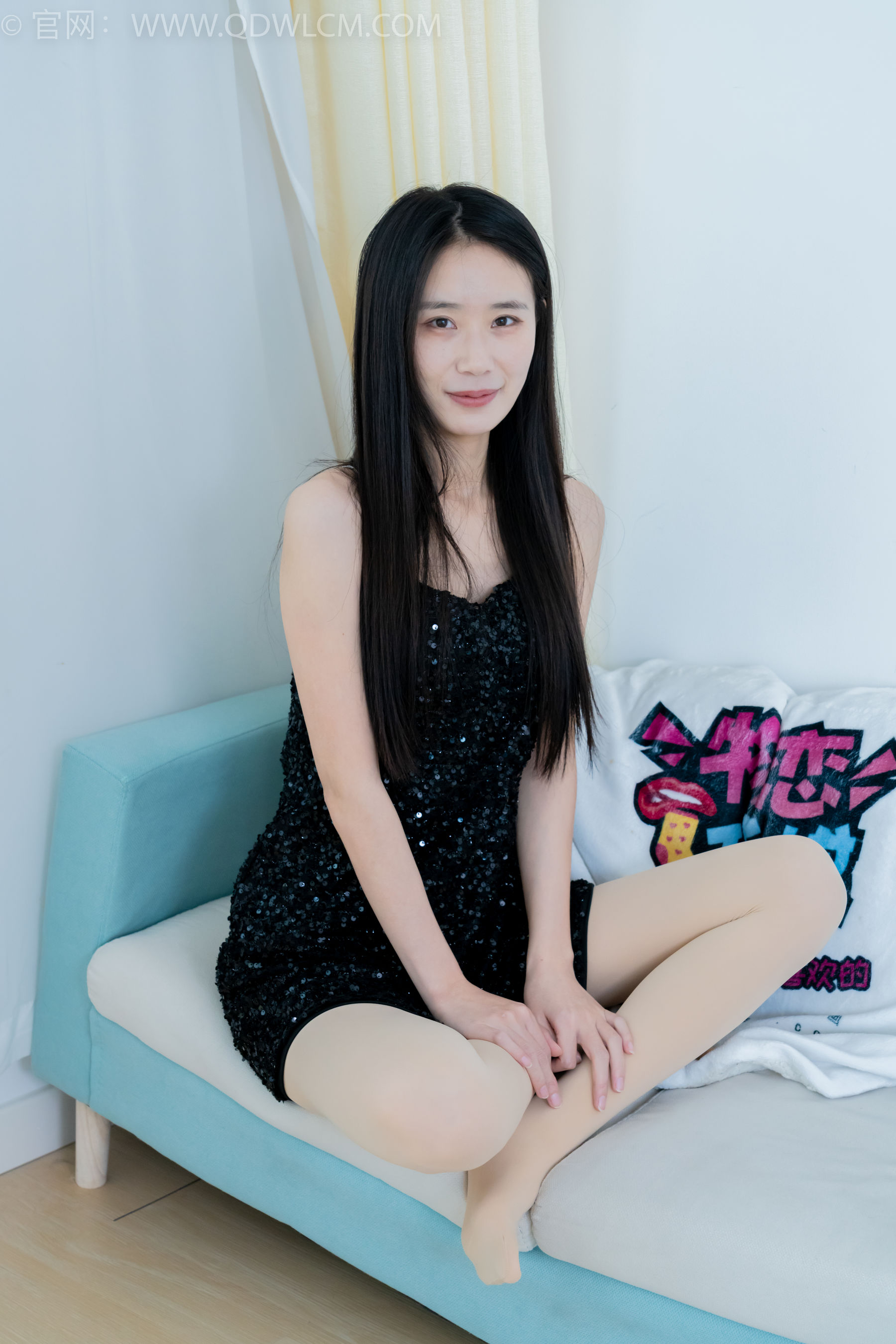 物恋传媒 No.2288 菜菜 - 高跟凉鞋、平底鞋、厚肉丝、油亮薄肉丝/(200P)