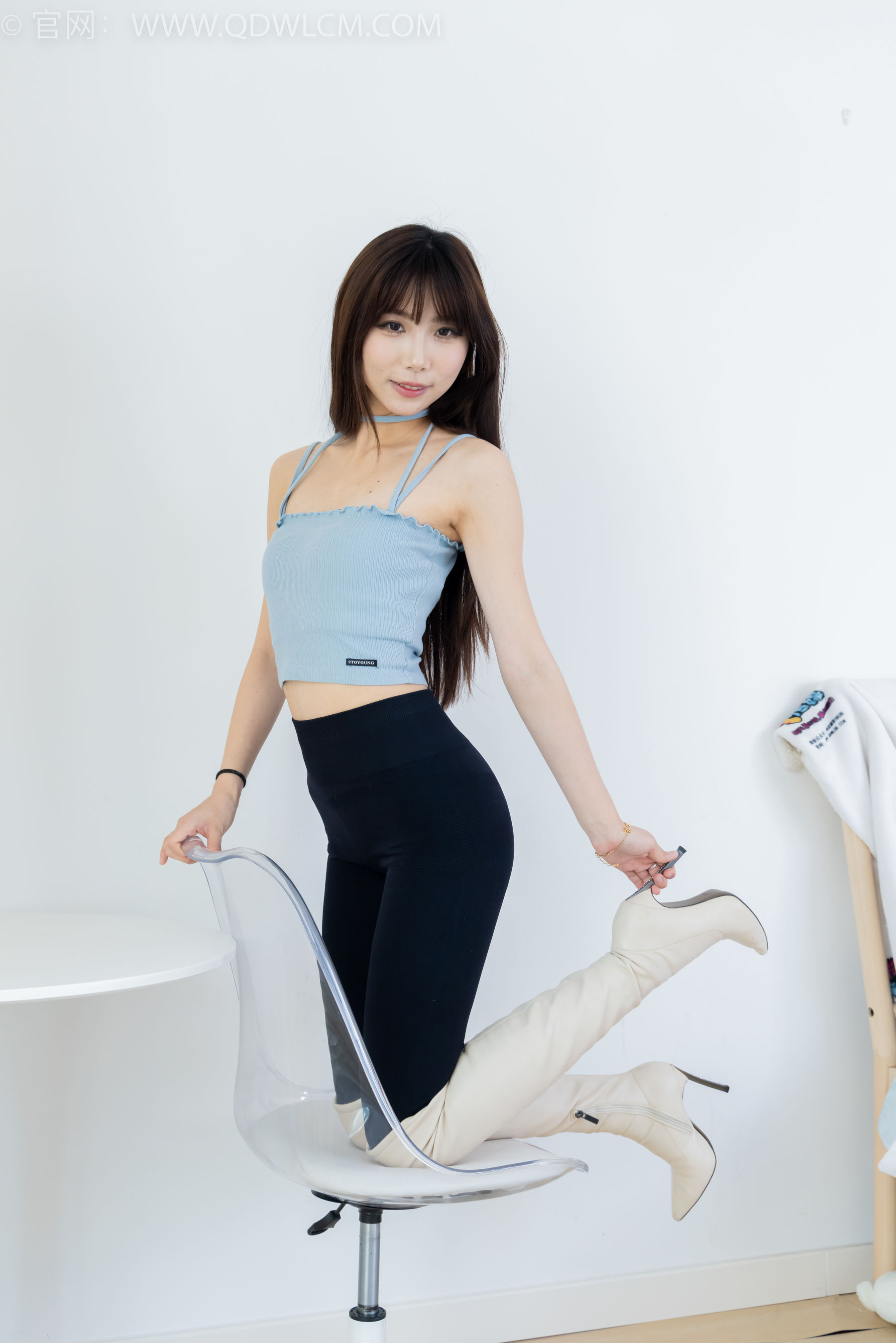 物恋传媒 No.2283 泡泡 - 高跟长靴、卡通白棉袜、裸足/(180P)