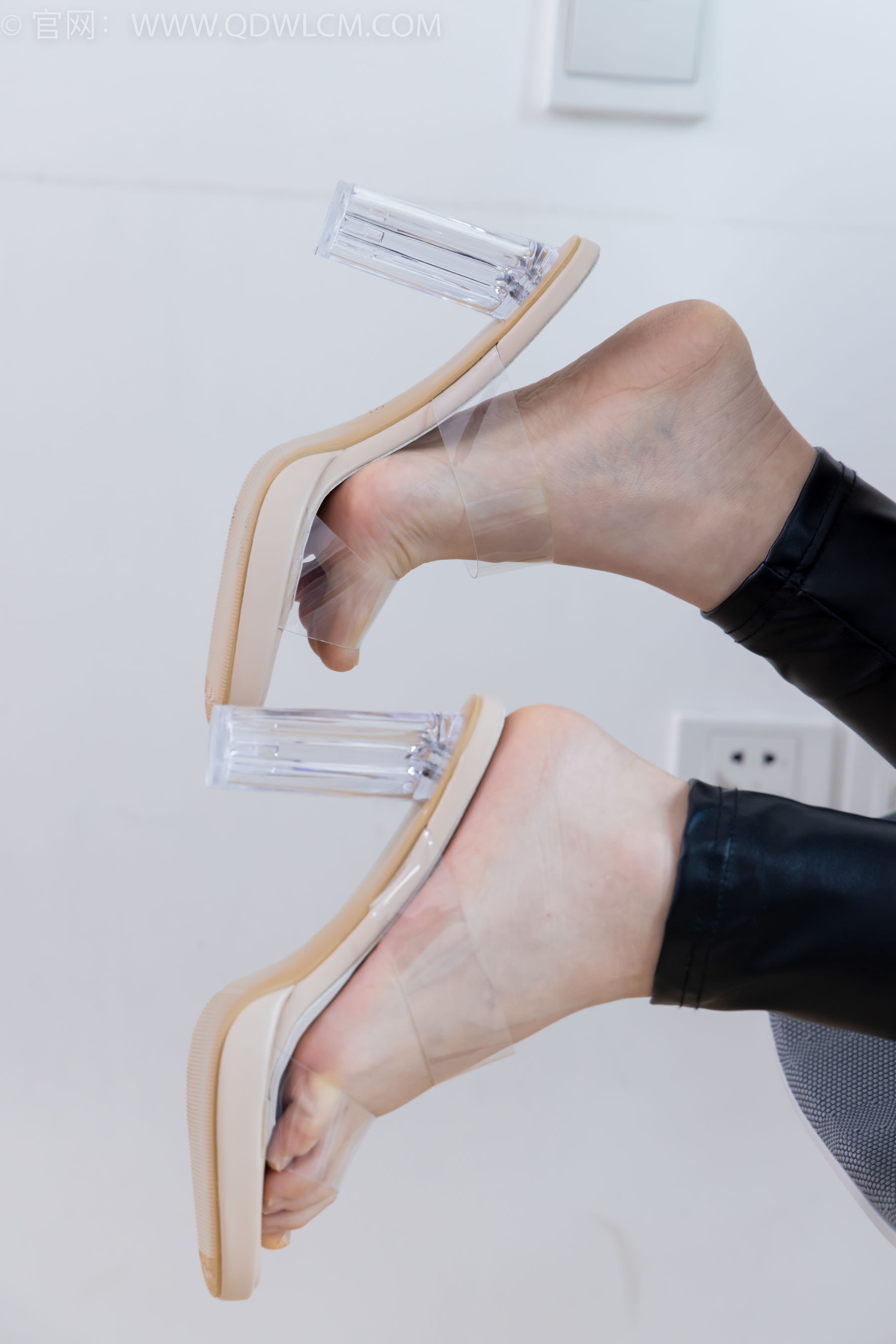 物恋传媒 No.2289 嘟嘟 - 长靴、高跟凉鞋、白棉袜、裸足/(200P)