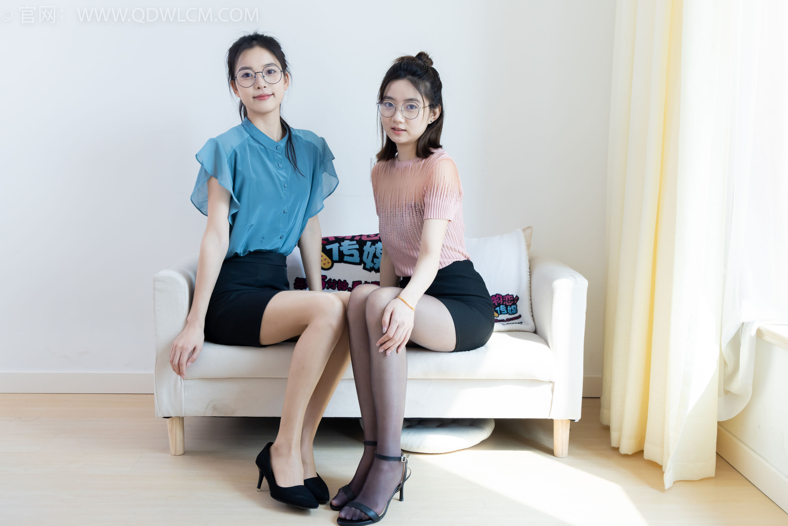 物恋传媒 No.2285 茯苓&欢欢 - 高跟鞋、高跟凉鞋、油亮薄肉丝/(168P)