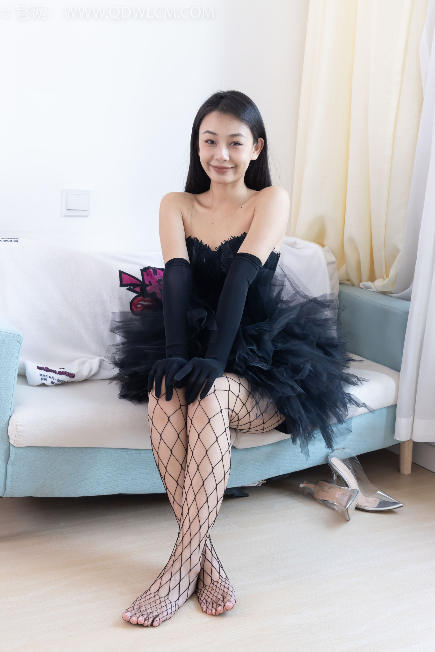 物恋传媒 No.2287 岚岚 - 高跟鞋、黑色网袜、裸足/(220P)