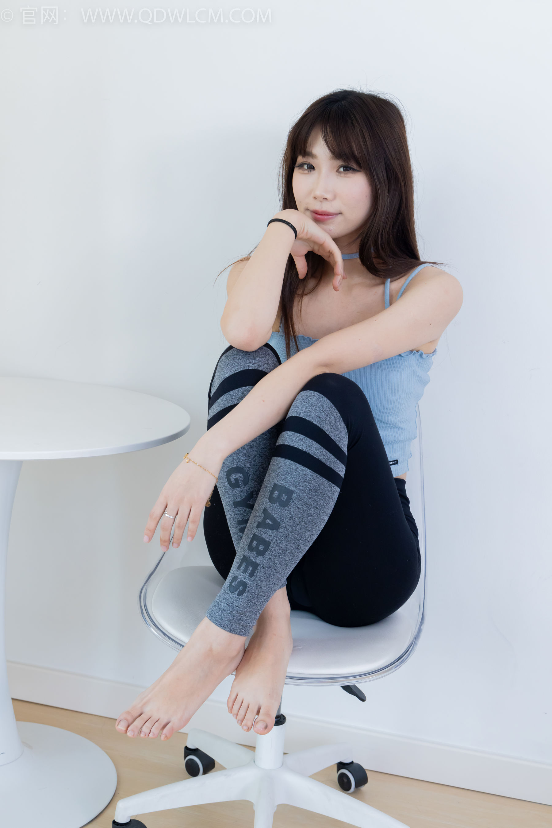 物恋传媒 No.2283 泡泡 - 高跟长靴、卡通白棉袜、裸足/(180P)