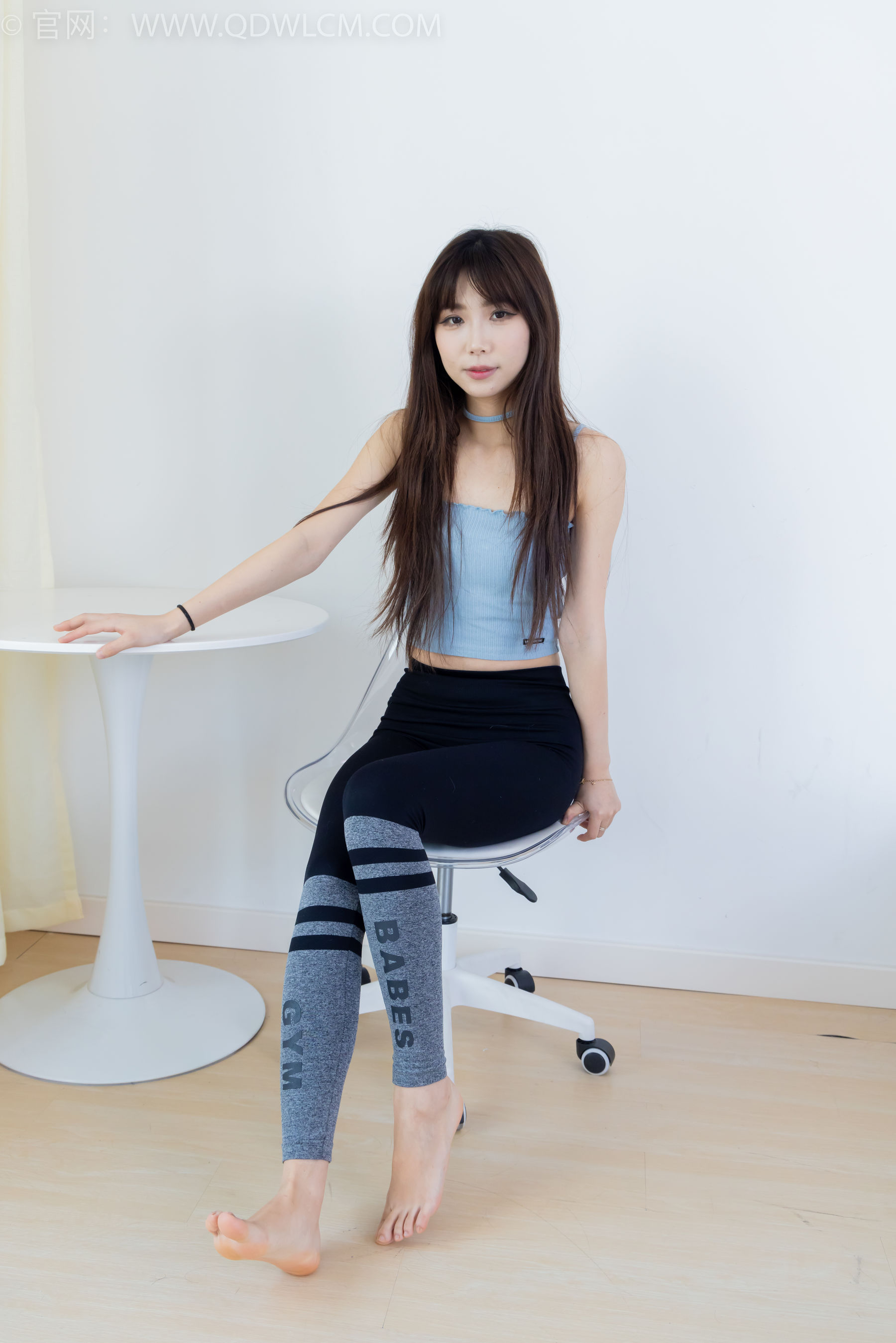 物恋传媒 No.2283 泡泡 - 高跟长靴、卡通白棉袜、裸足/(180P)