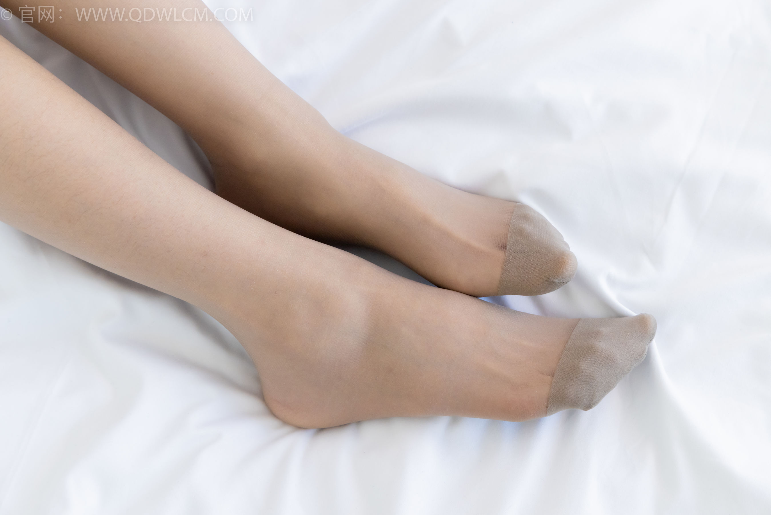 物恋传媒 No.2284 菜菜 - 高跟鞋、薄灰丝、盖被子睡觉剧情/(159P)