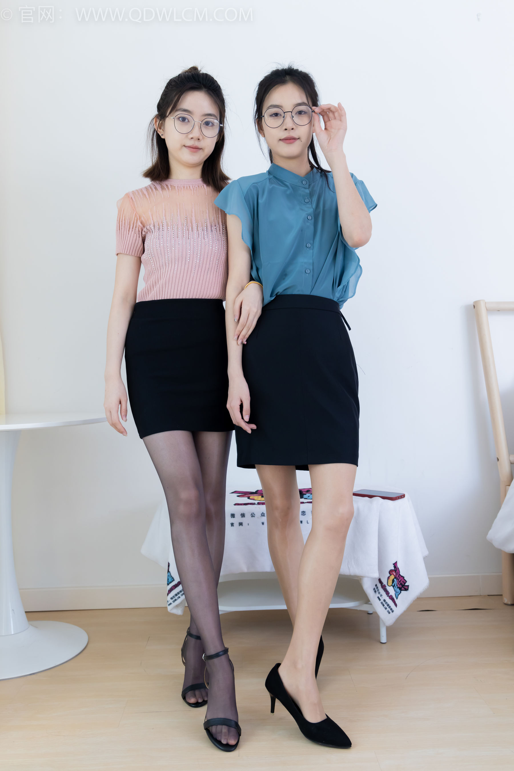 物恋传媒 No.2285 茯苓&欢欢 - 高跟鞋、高跟凉鞋、油亮薄肉丝/(168P)