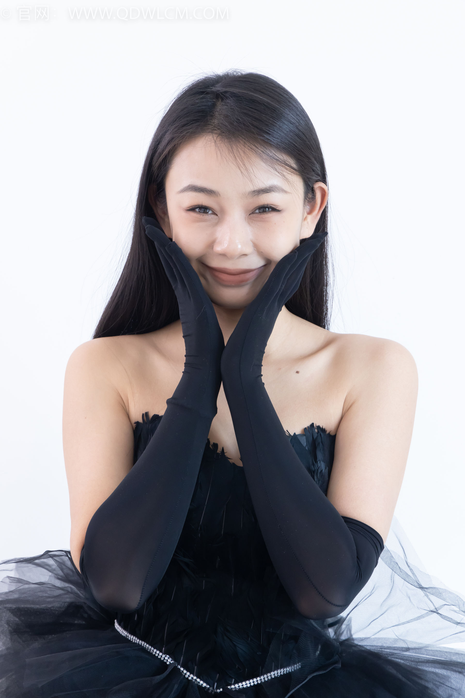 物恋传媒 No.2287 岚岚 - 高跟鞋、黑色网袜、裸足/(220P)