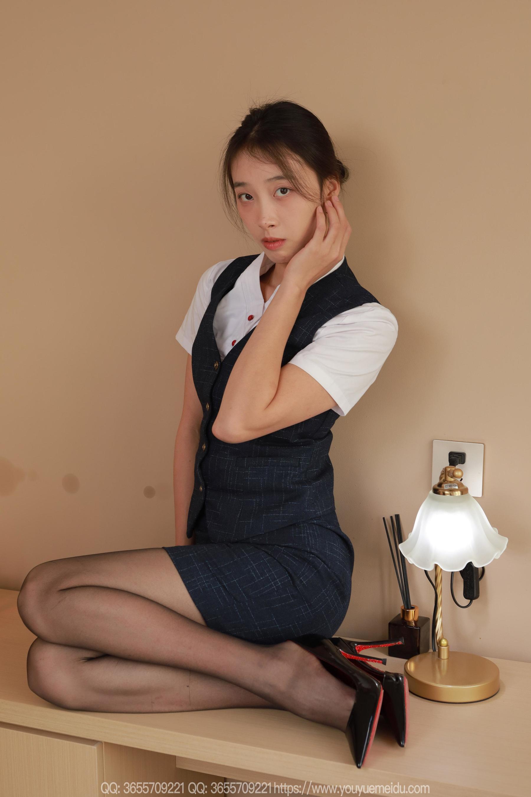 IESS异思趣向 - 模特： 小九 《黑丝服务生（下）》/(84P)