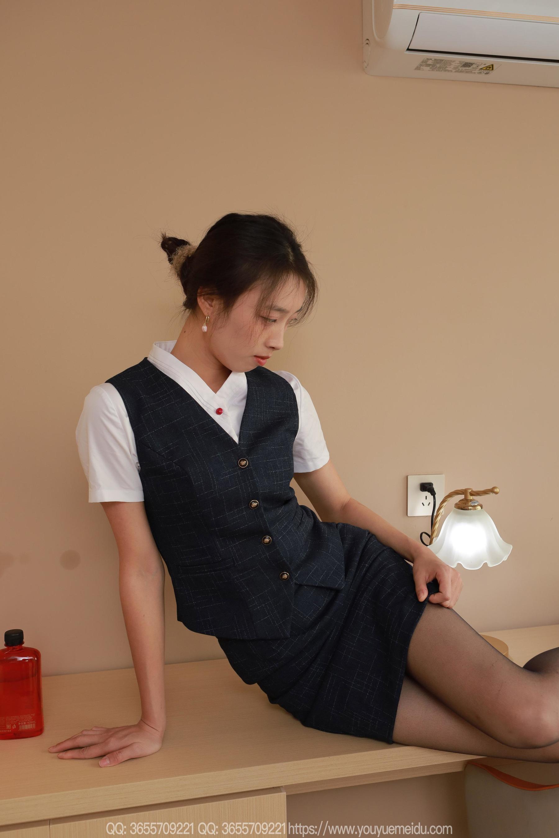 IESS异思趣向 - 模特： 小九 《黑丝服务生（下）》/(84P)