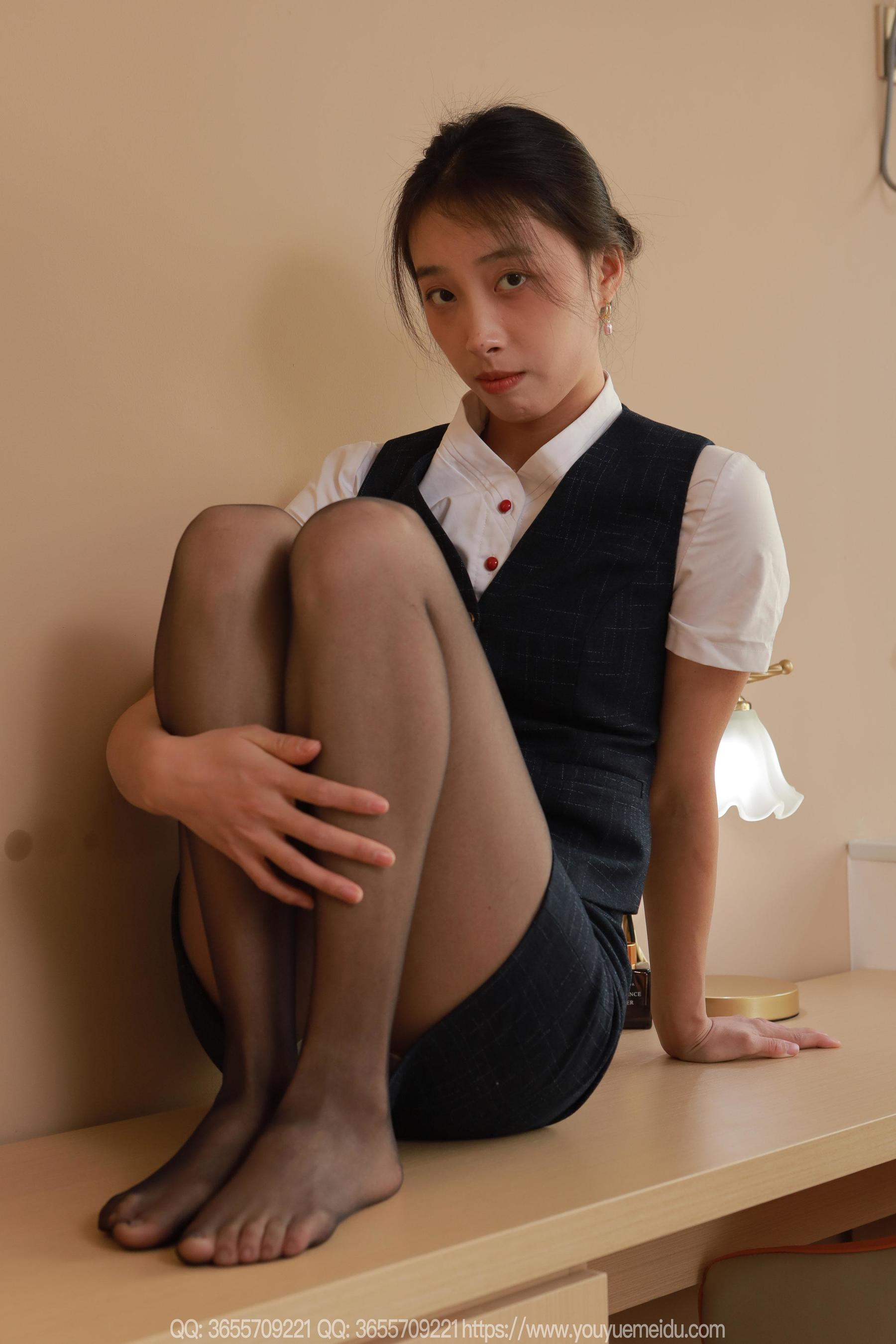 IESS异思趣向 - 模特： 小九 《黑丝服务生（下）》/(84P)