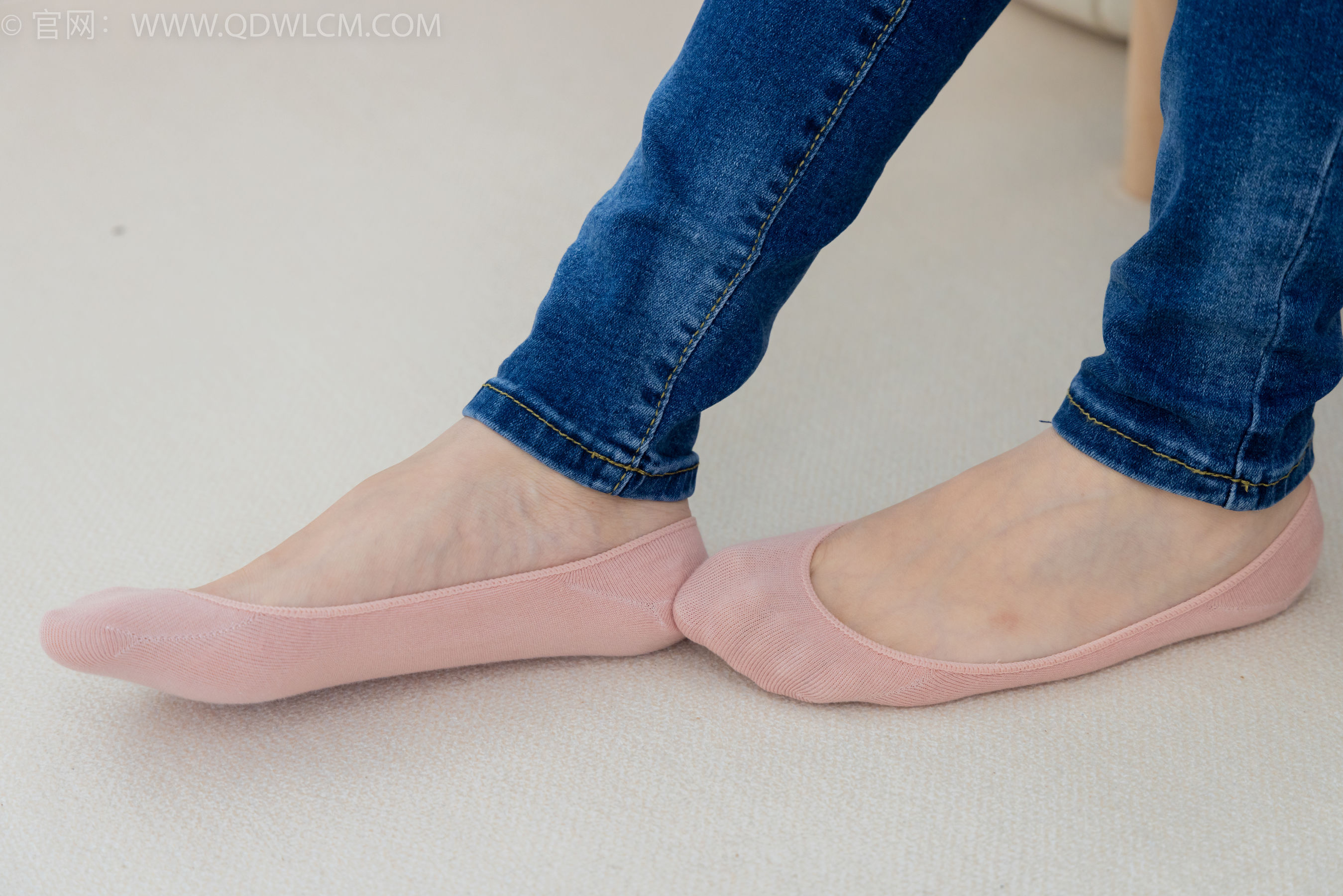 物恋传媒 No.2293 小竹 - 匡威帆布鞋、粉色船袜、肚子疼揉肚子剧情/(160P)