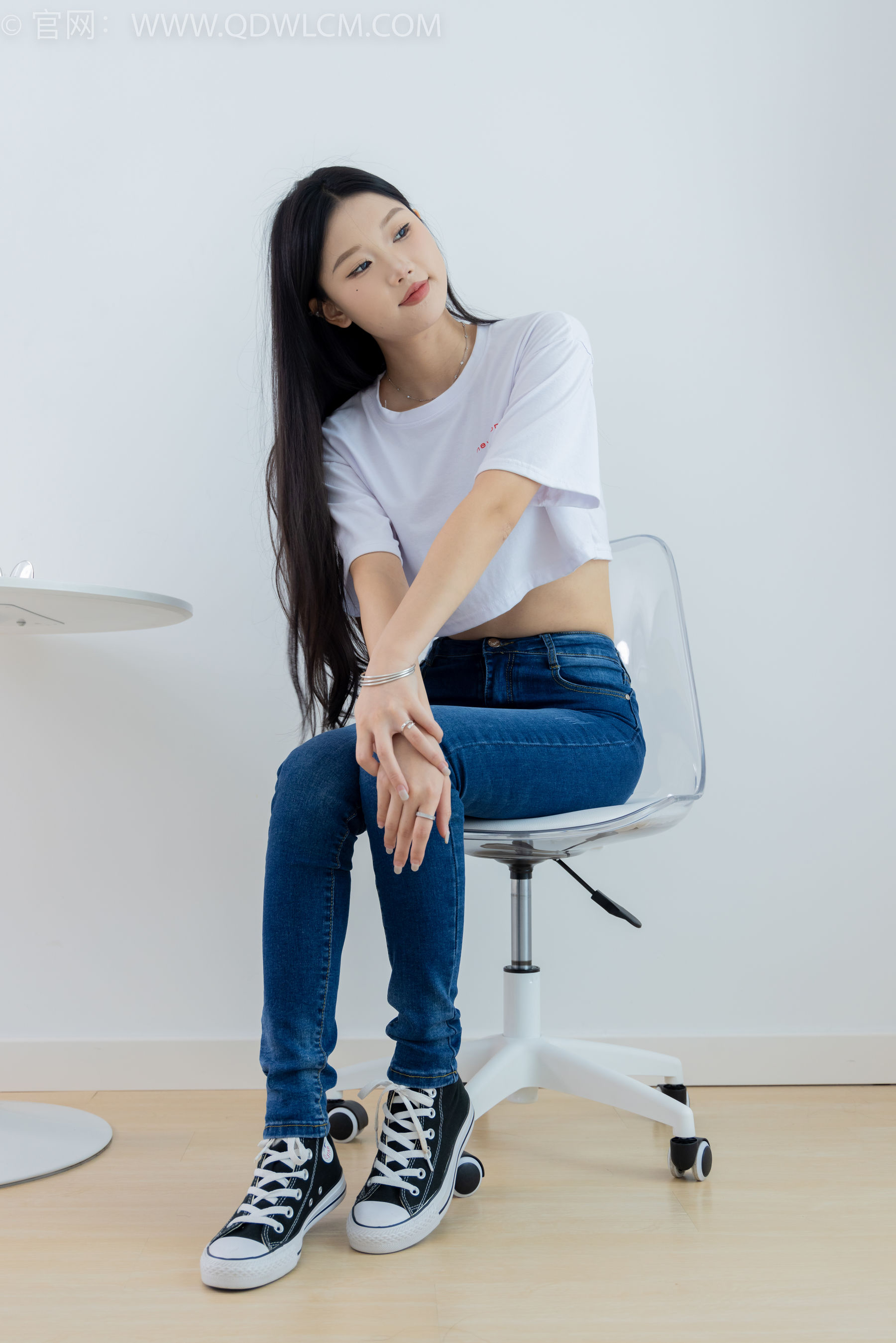 物恋传媒 No.2293 小竹 - 匡威帆布鞋、粉色船袜、肚子疼揉肚子剧情/(160P)