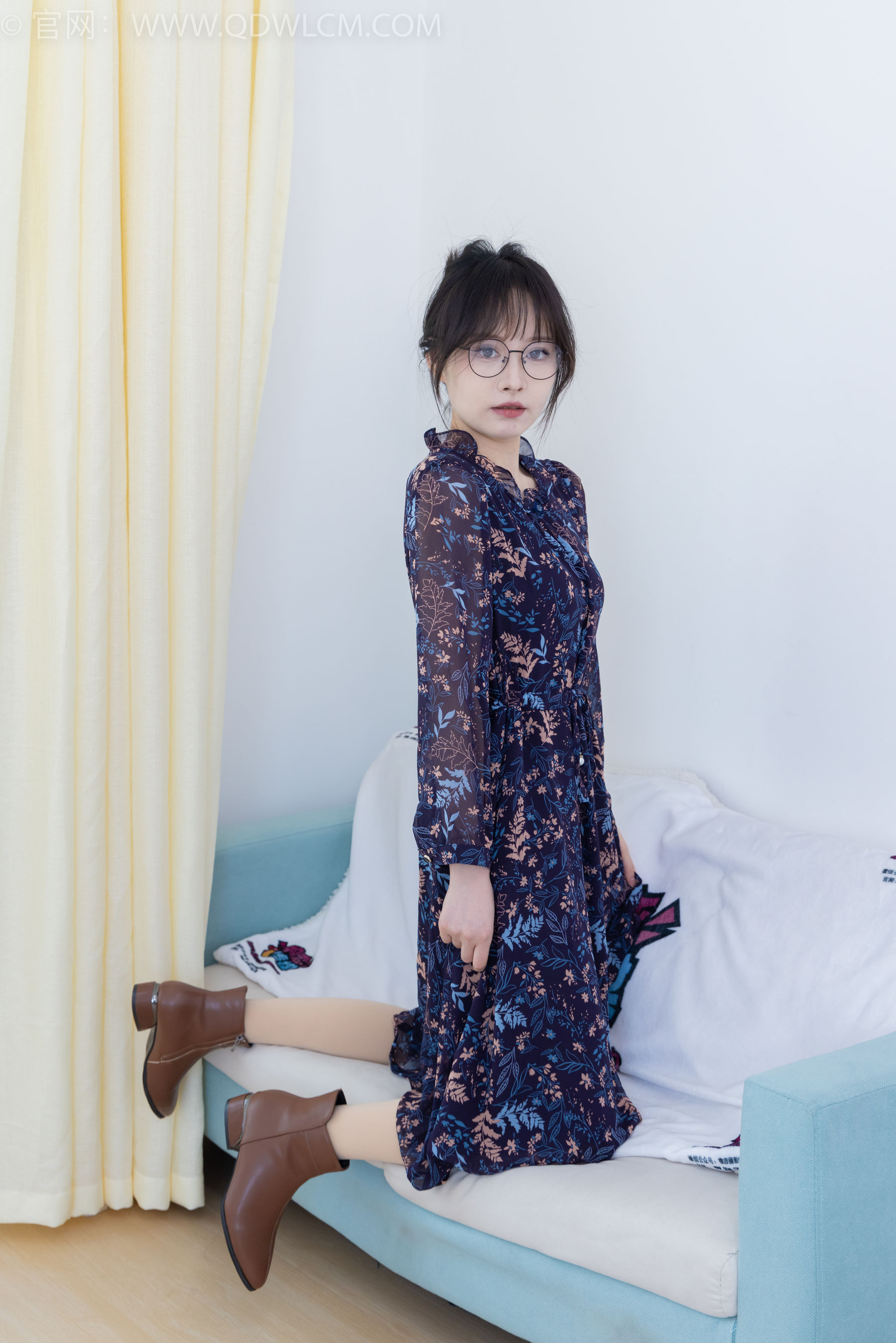 物恋传媒 No.2292 小酒 - 短靴、厚肉丝、踩小蛋糕剧情/(150P)