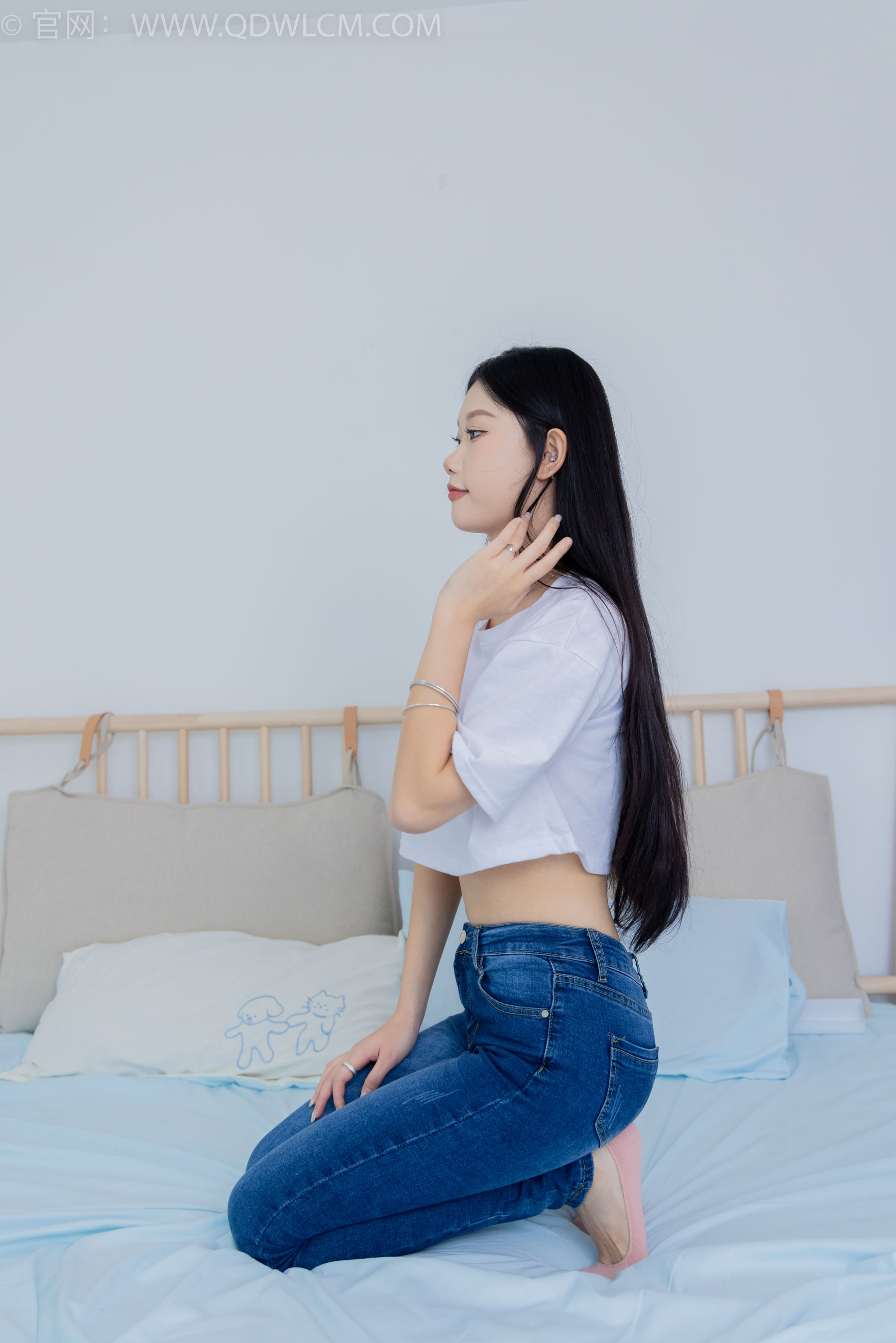 物恋传媒 No.2293 小竹 - 匡威帆布鞋、粉色船袜、肚子疼揉肚子剧情/(160P)