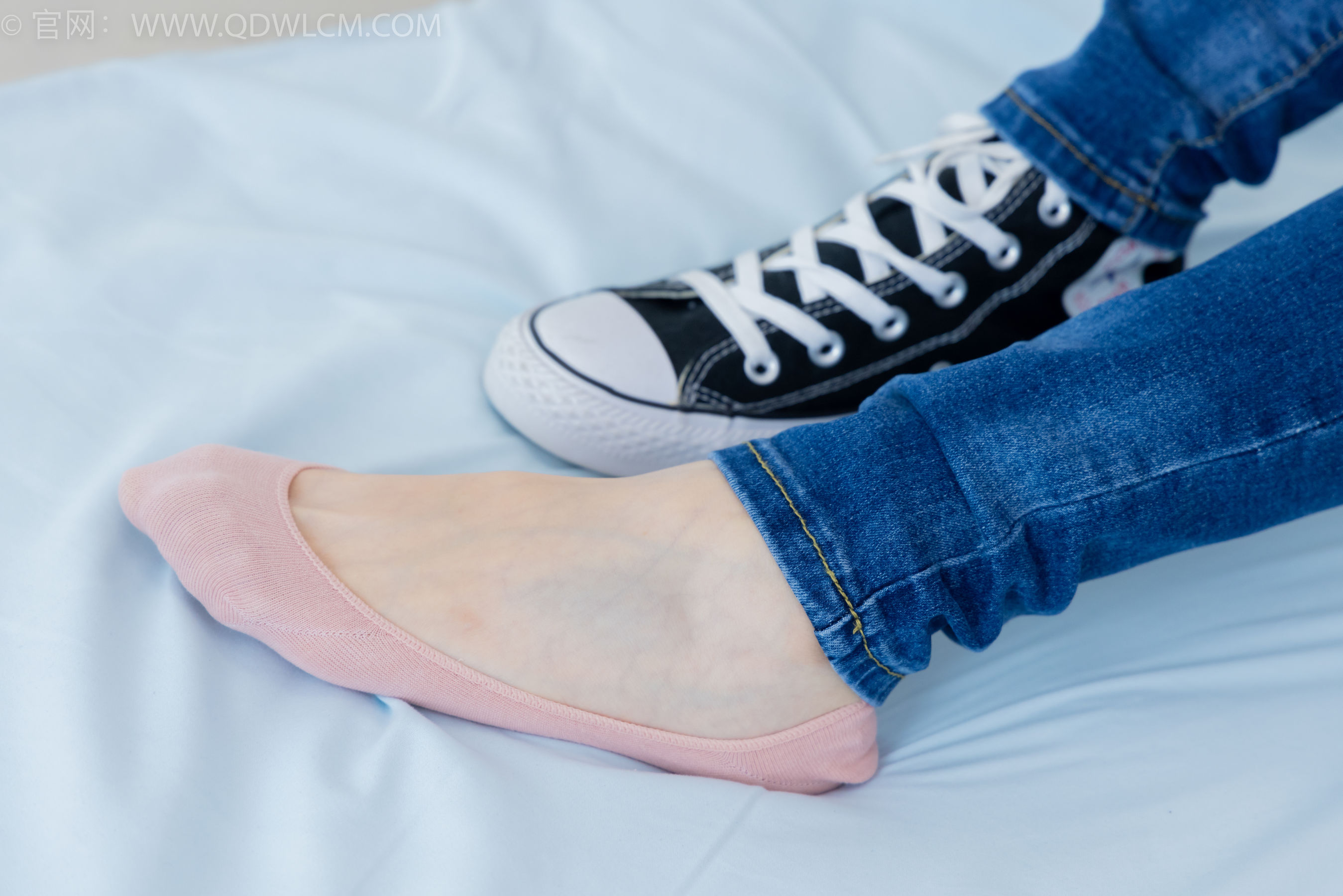 物恋传媒 No.2293 小竹 - 匡威帆布鞋、粉色船袜、肚子疼揉肚子剧情/(160P)