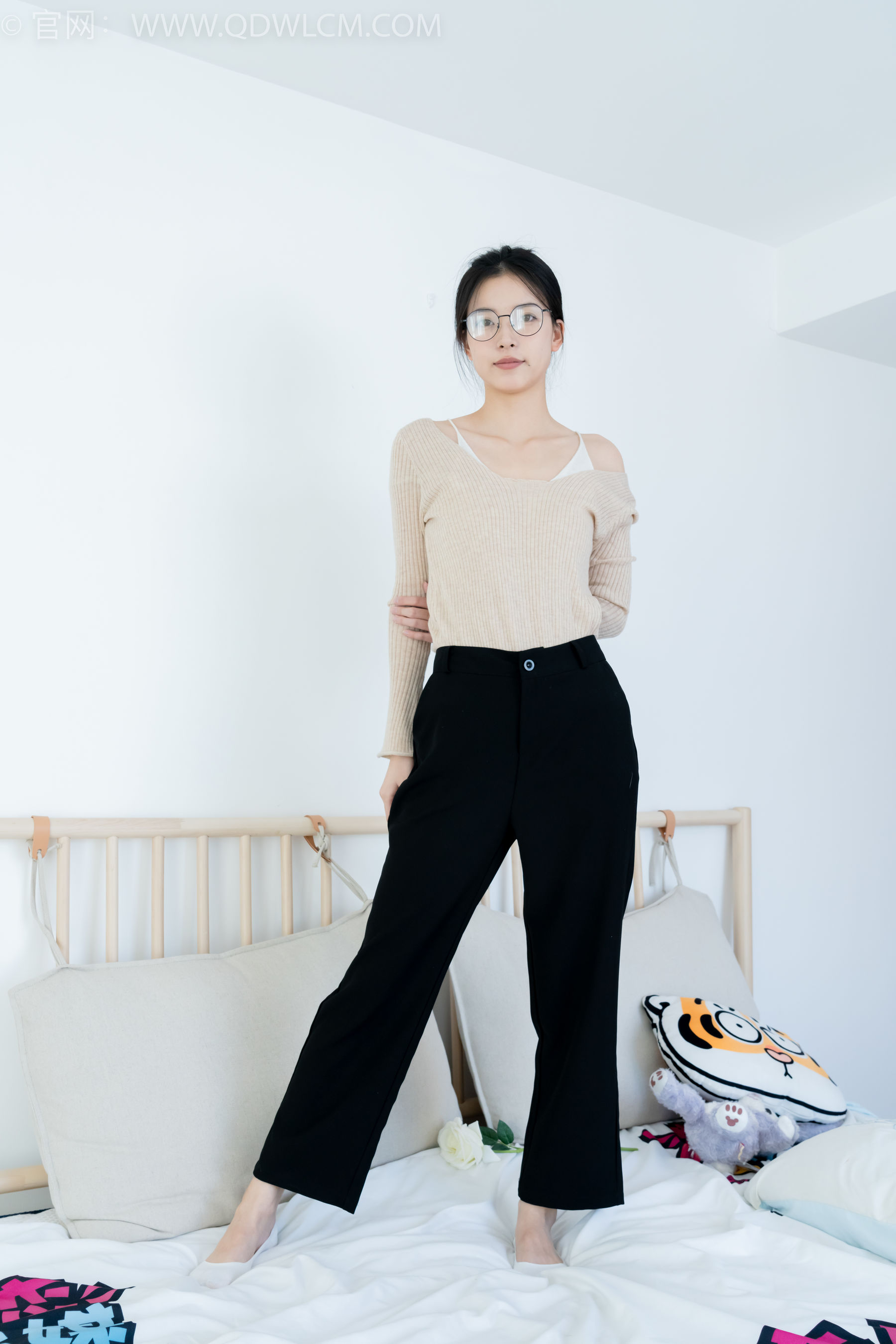 物恋传媒 No.2290 茯苓 - 板鞋、皮鞋、白船袜、黑棉袜、皮筋绑脚老头乐挠脚剧情/(230P)