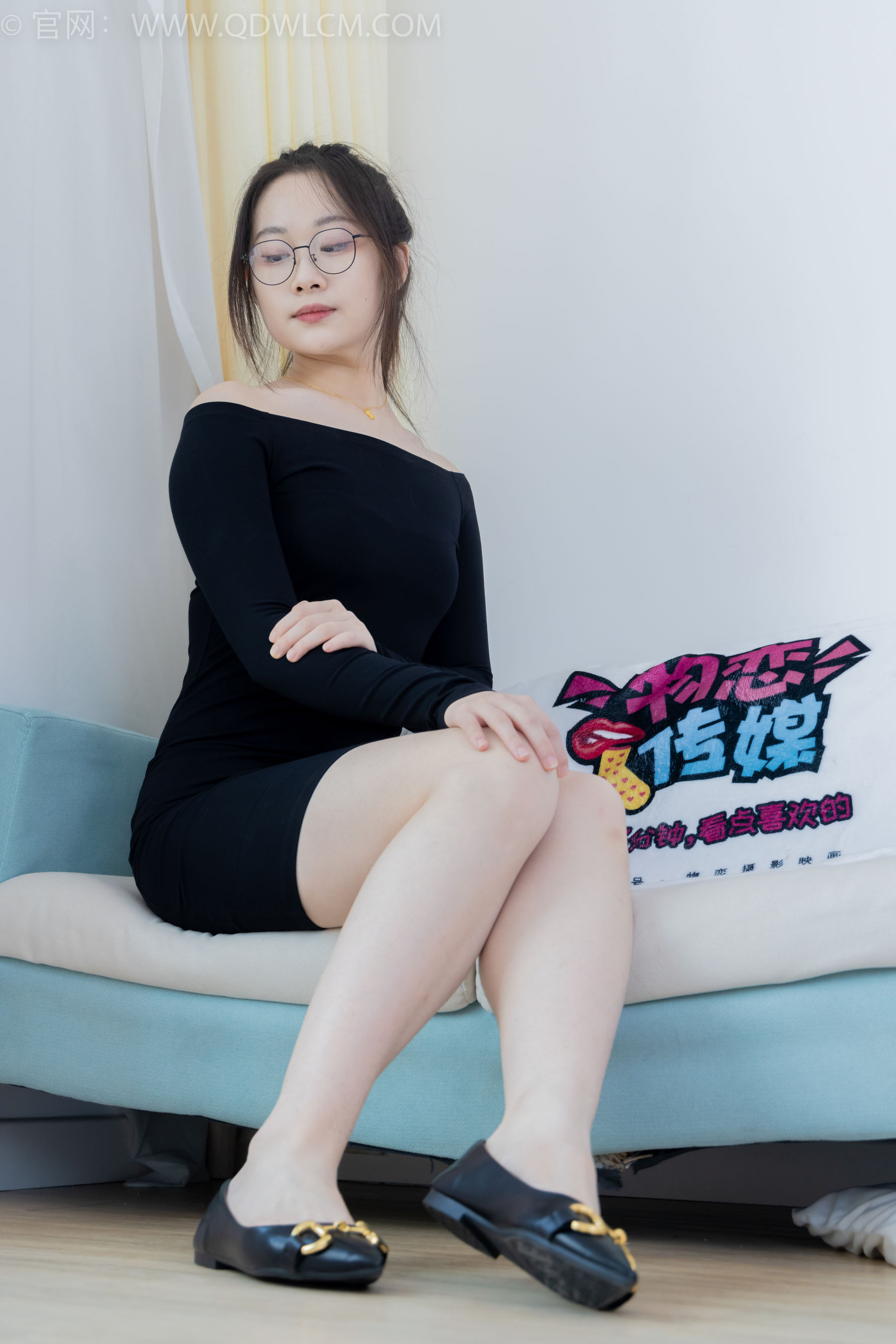 物恋传媒 No.2294 小新 - 平底鞋、厚黑丝、裸足/(150P)