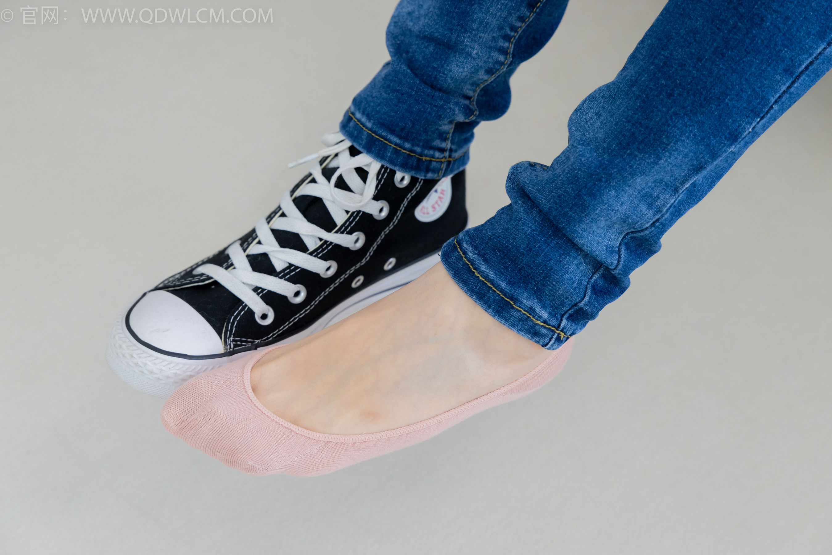 物恋传媒 No.2293 小竹 - 匡威帆布鞋、粉色船袜、肚子疼揉肚子剧情/(160P)