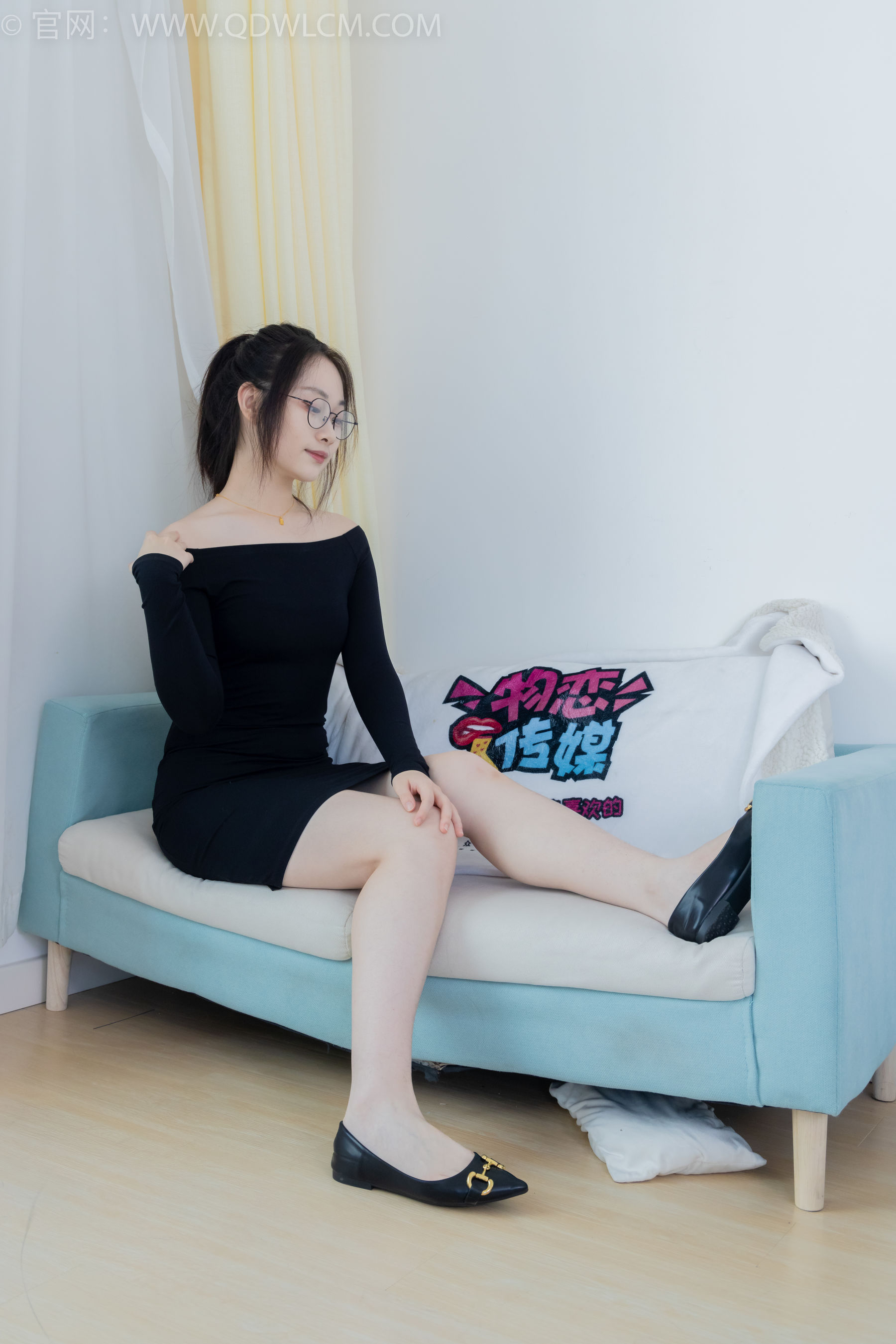 物恋传媒 No.2294 小新 - 平底鞋、厚黑丝、裸足/(150P)