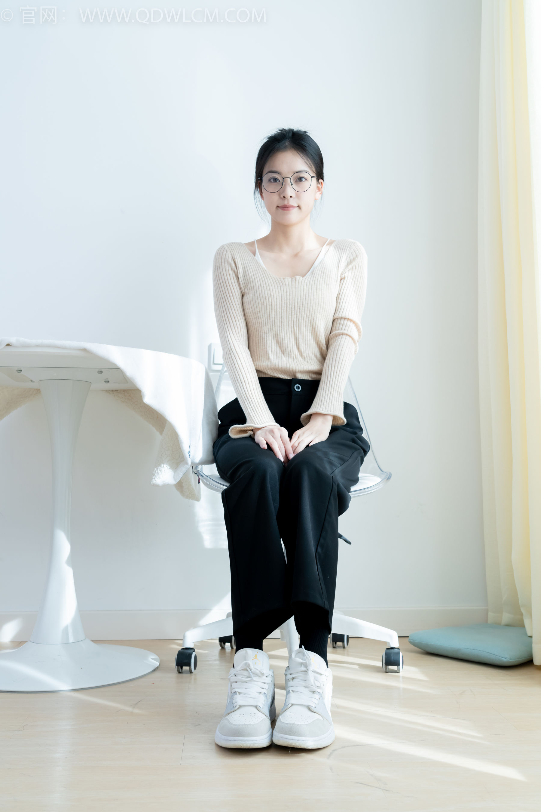 物恋传媒 No.2290 茯苓 - 板鞋、皮鞋、白船袜、黑棉袜、皮筋绑脚老头乐挠脚剧情/(230P)