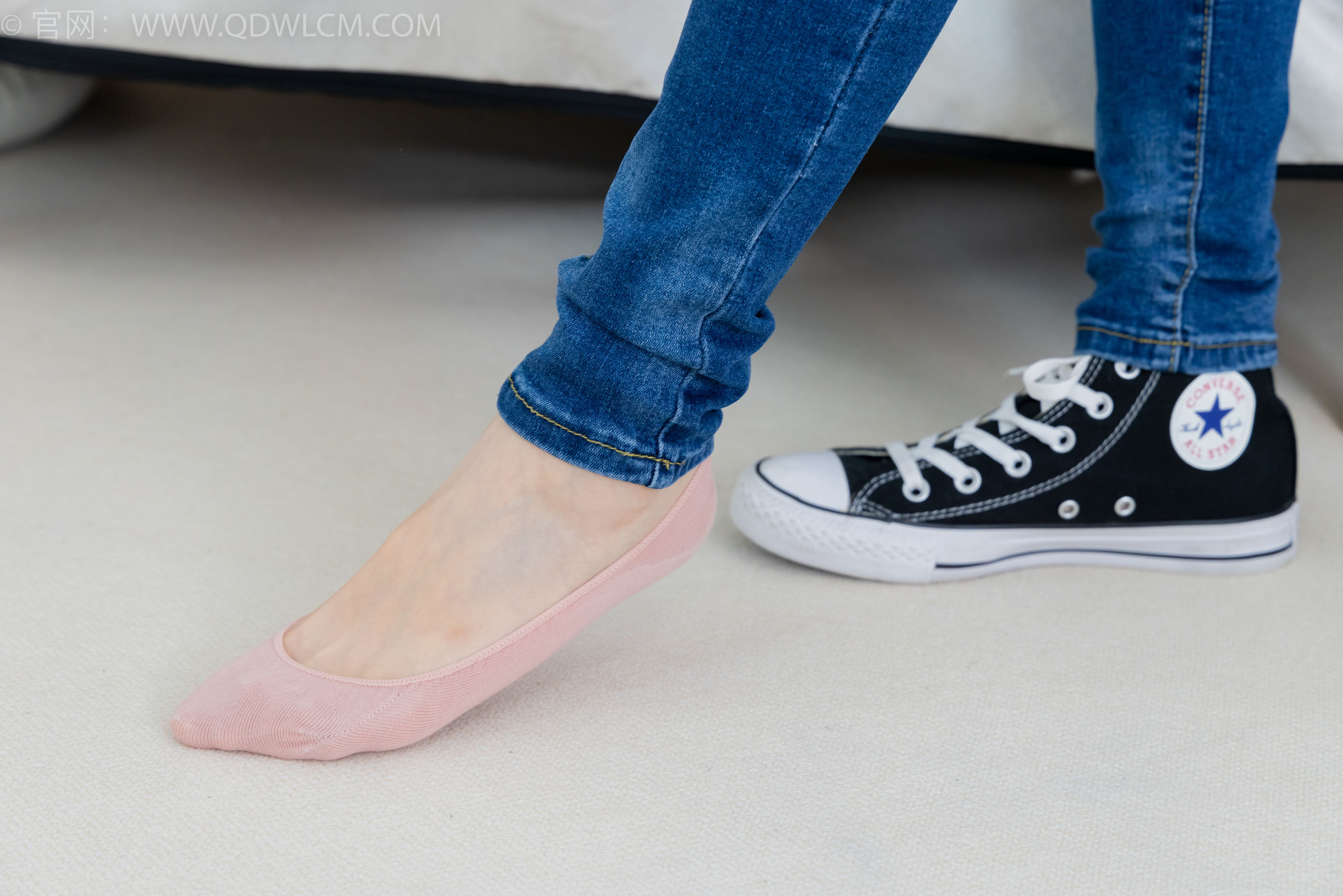 物恋传媒 No.2293 小竹 - 匡威帆布鞋、粉色船袜、肚子疼揉肚子剧情/(160P)