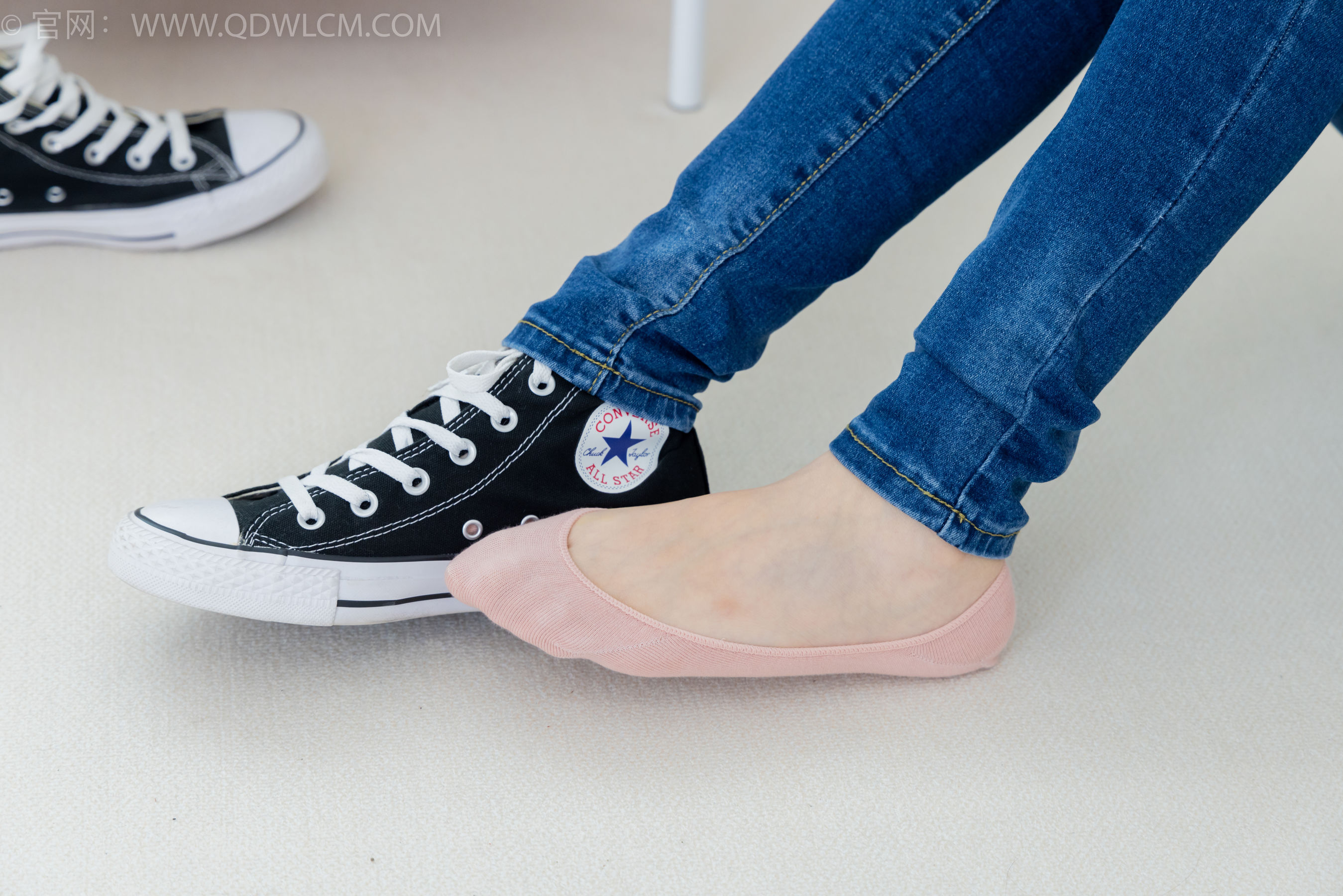 物恋传媒 No.2293 小竹 - 匡威帆布鞋、粉色船袜、肚子疼揉肚子剧情/(160P)