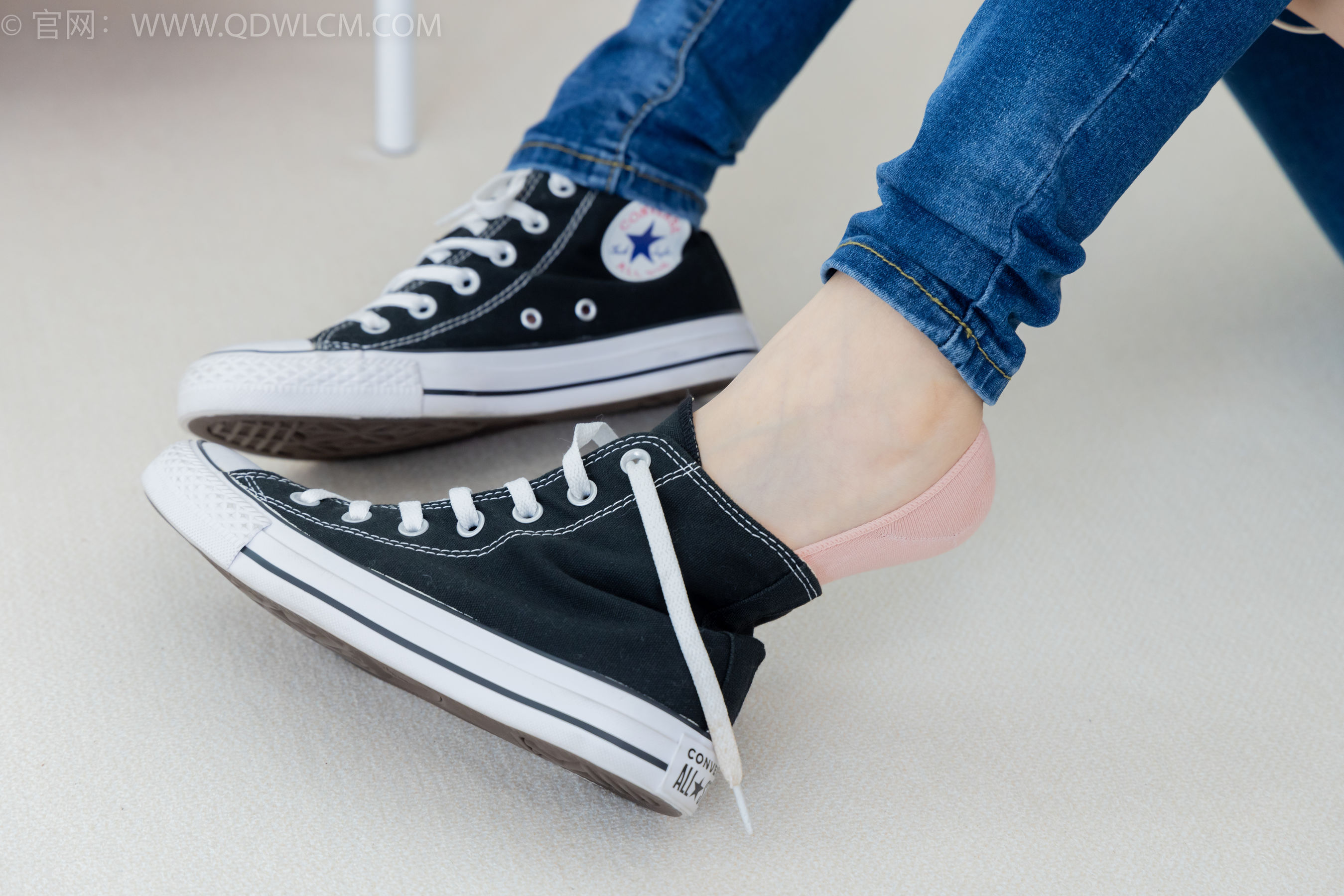 物恋传媒 No.2293 小竹 - 匡威帆布鞋、粉色船袜、肚子疼揉肚子剧情/(160P)