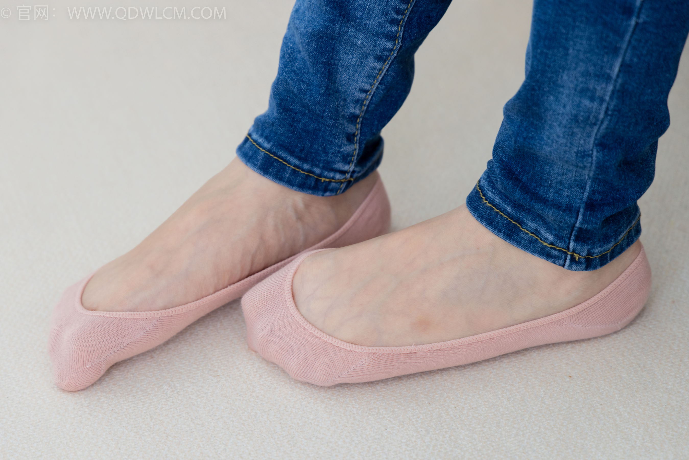 物恋传媒 No.2293 小竹 - 匡威帆布鞋、粉色船袜、肚子疼揉肚子剧情/(160P)