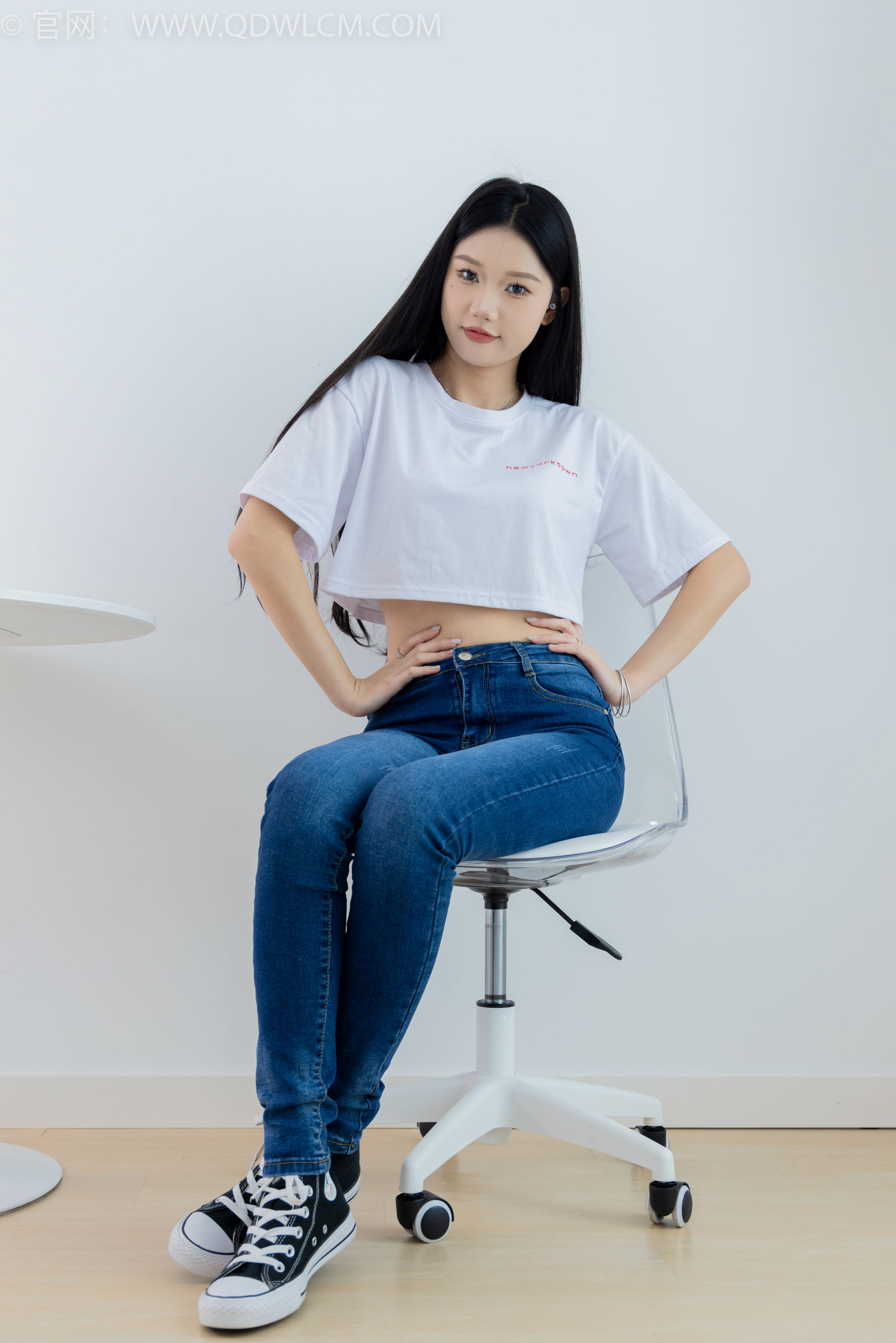 物恋传媒 No.2293 小竹 - 匡威帆布鞋、粉色船袜、肚子疼揉肚子剧情/(160P)