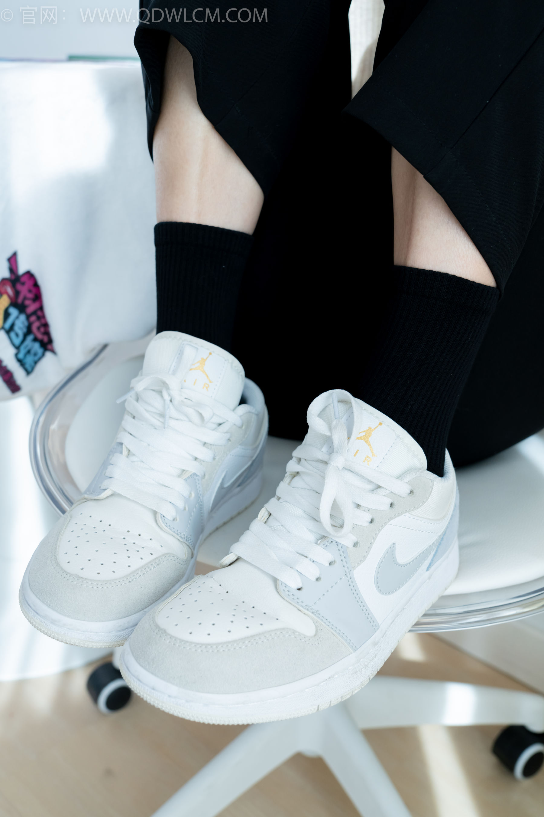 物恋传媒 No.2290 茯苓 - 板鞋、皮鞋、白船袜、黑棉袜、皮筋绑脚老头乐挠脚剧情/(230P)