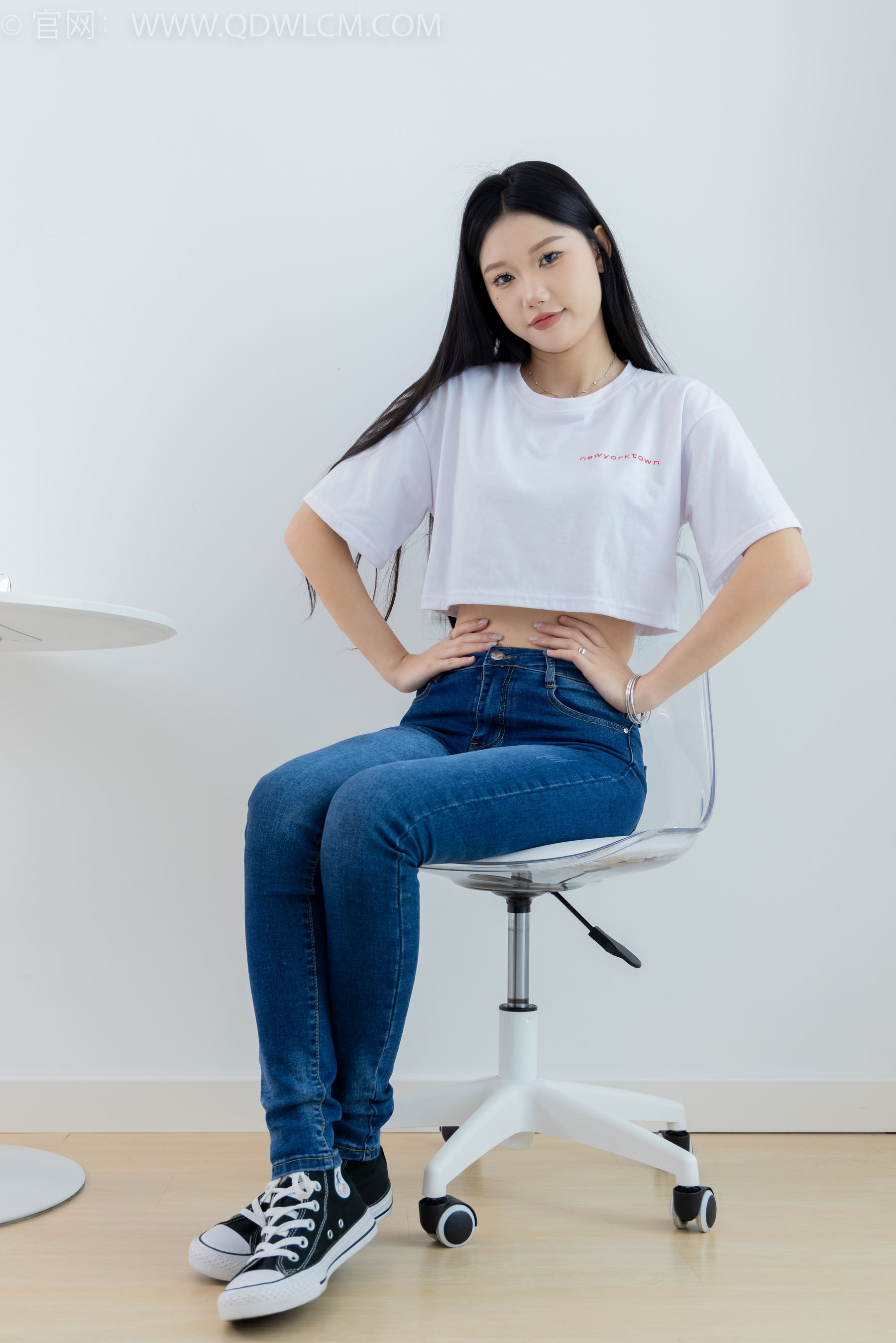 物恋传媒 No.2293 小竹 - 匡威帆布鞋、粉色船袜、肚子疼揉肚子剧情/(160P)