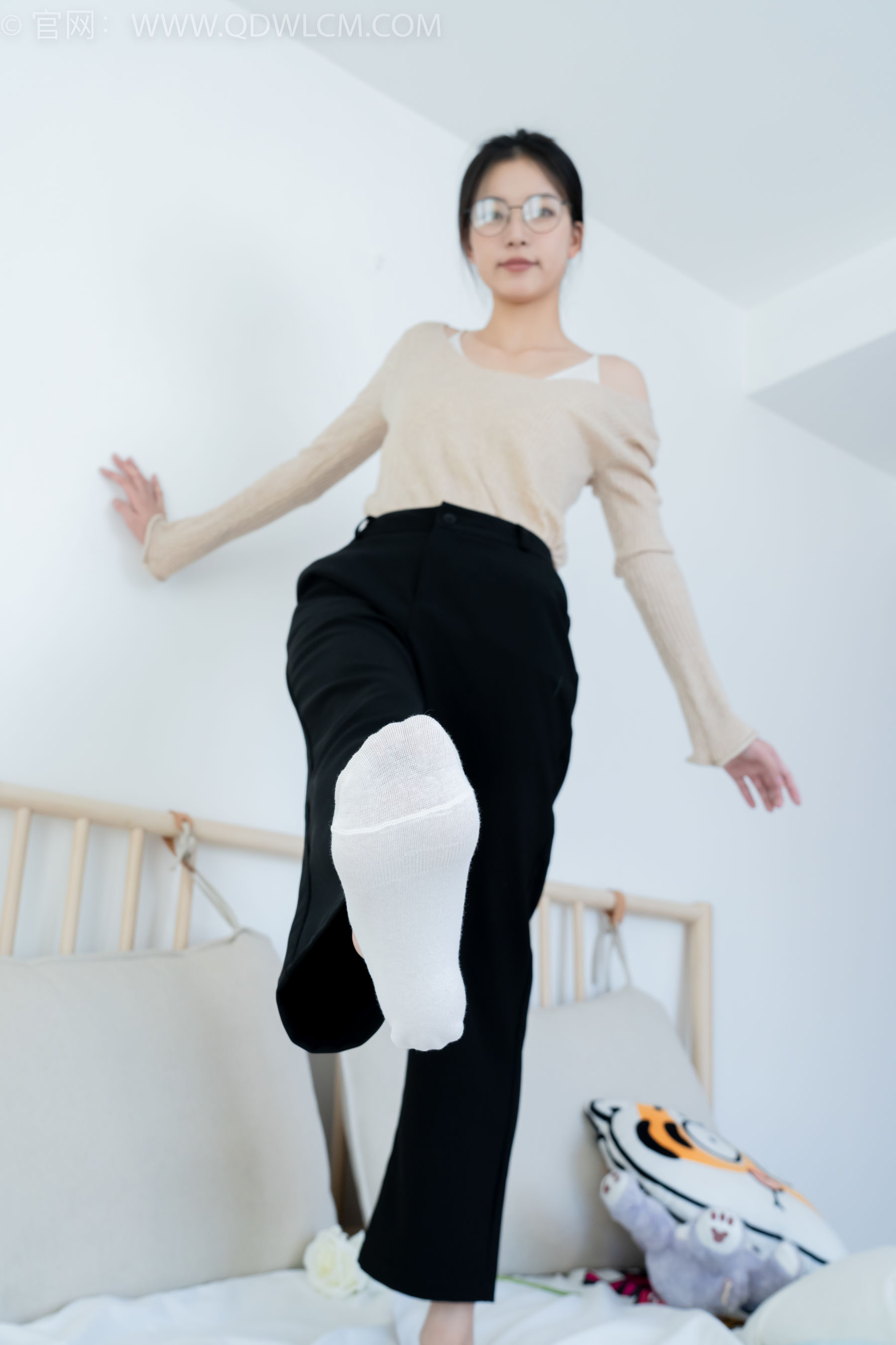 物恋传媒 No.2290 茯苓 - 板鞋、皮鞋、白船袜、黑棉袜、皮筋绑脚老头乐挠脚剧情/(230P)