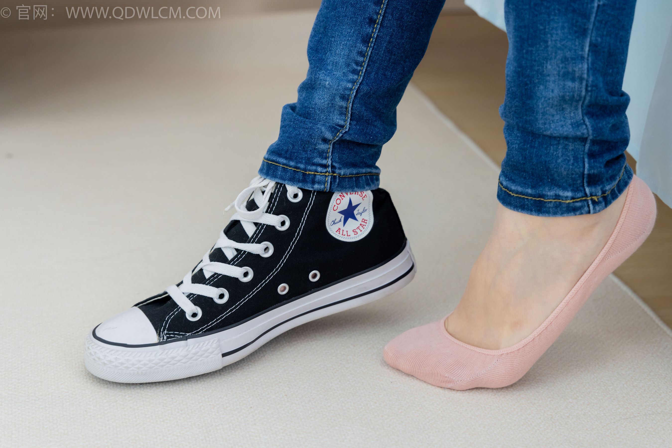 物恋传媒 No.2293 小竹 - 匡威帆布鞋、粉色船袜、肚子疼揉肚子剧情/(160P)