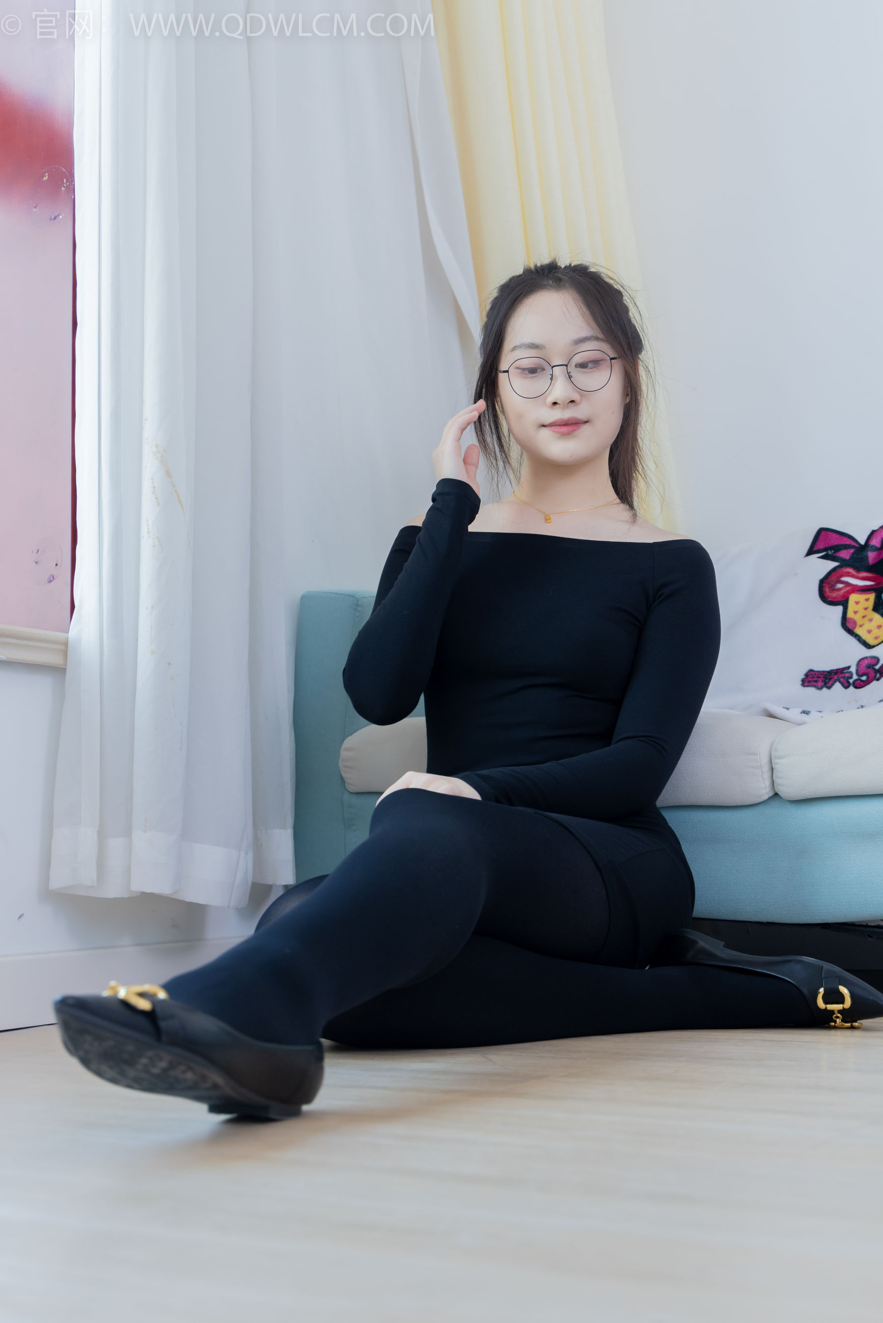 物恋传媒 No.2294 小新 - 平底鞋、厚黑丝、裸足/(150P)