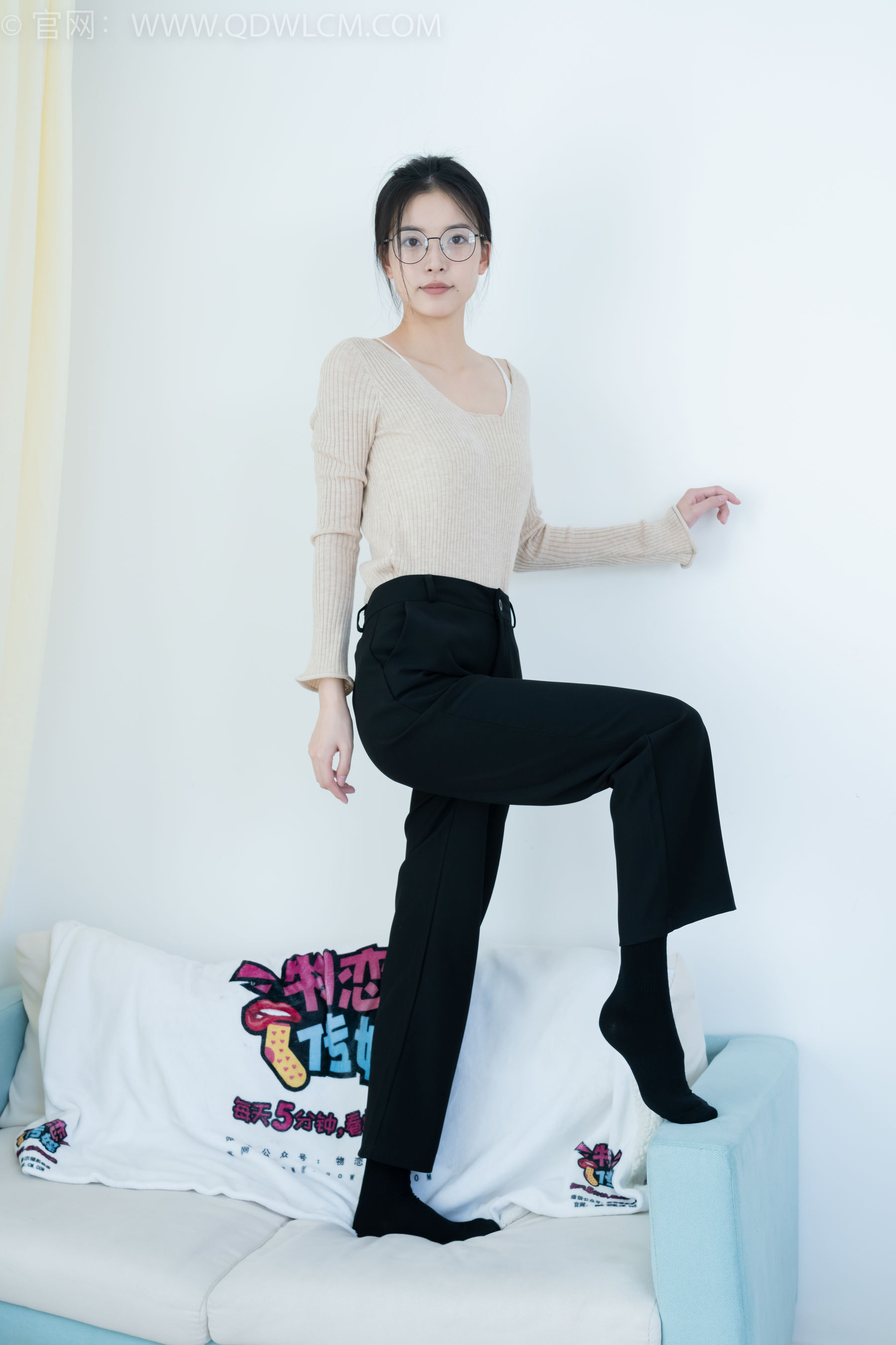 物恋传媒 No.2290 茯苓 - 板鞋、皮鞋、白船袜、黑棉袜、皮筋绑脚老头乐挠脚剧情/(230P)