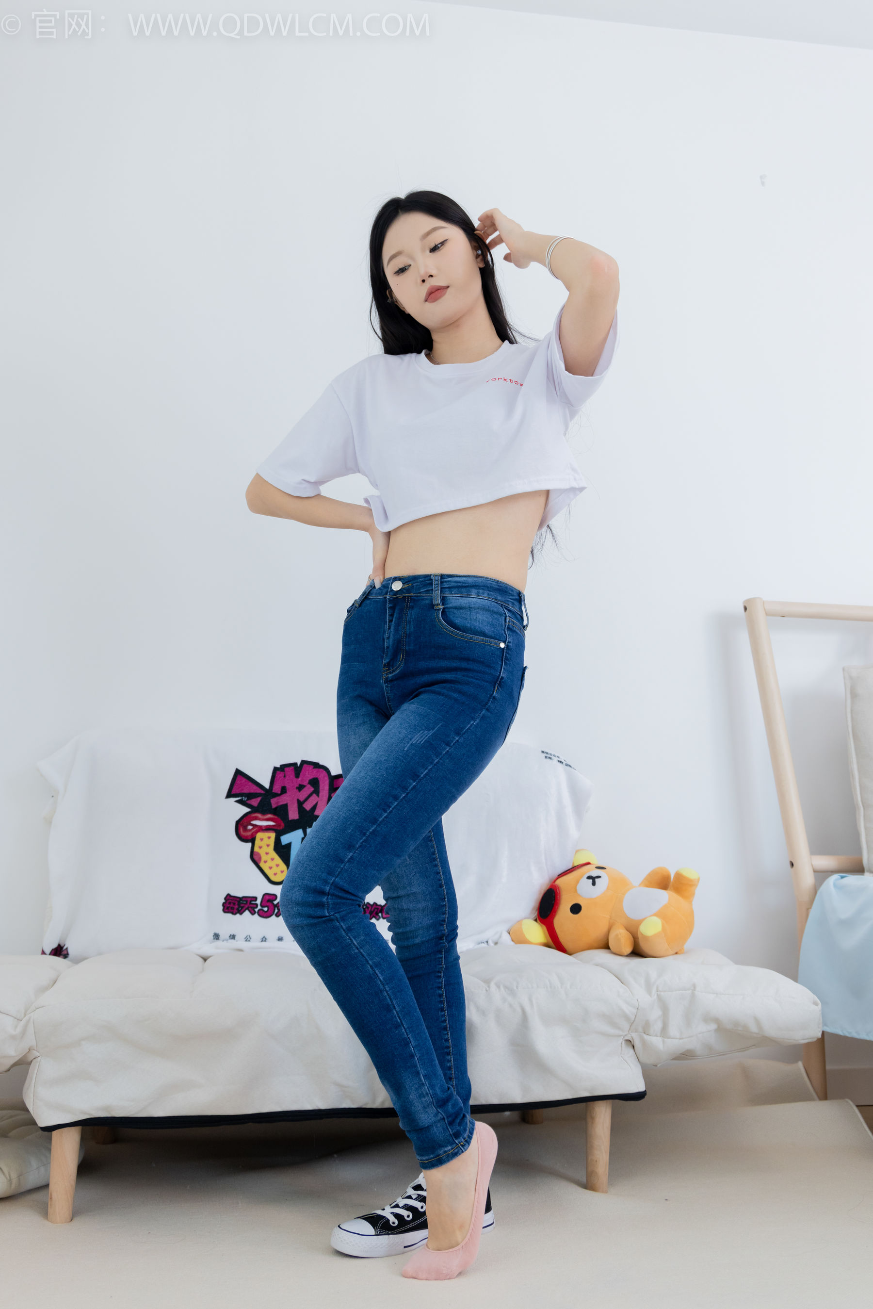 物恋传媒 No.2293 小竹 - 匡威帆布鞋、粉色船袜、肚子疼揉肚子剧情/(160P)