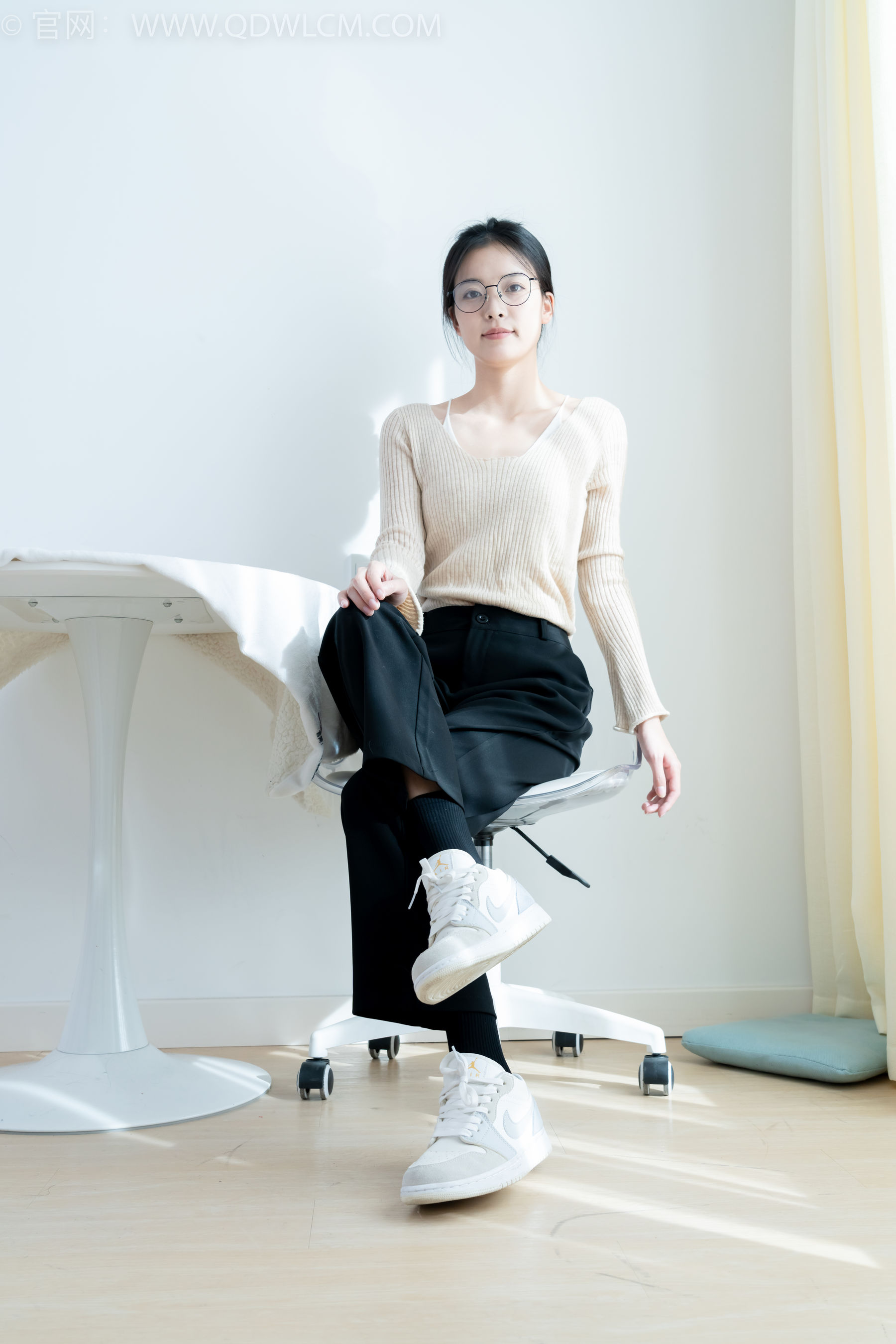 物恋传媒 No.2290 茯苓 - 板鞋、皮鞋、白船袜、黑棉袜、皮筋绑脚老头乐挠脚剧情/(230P)