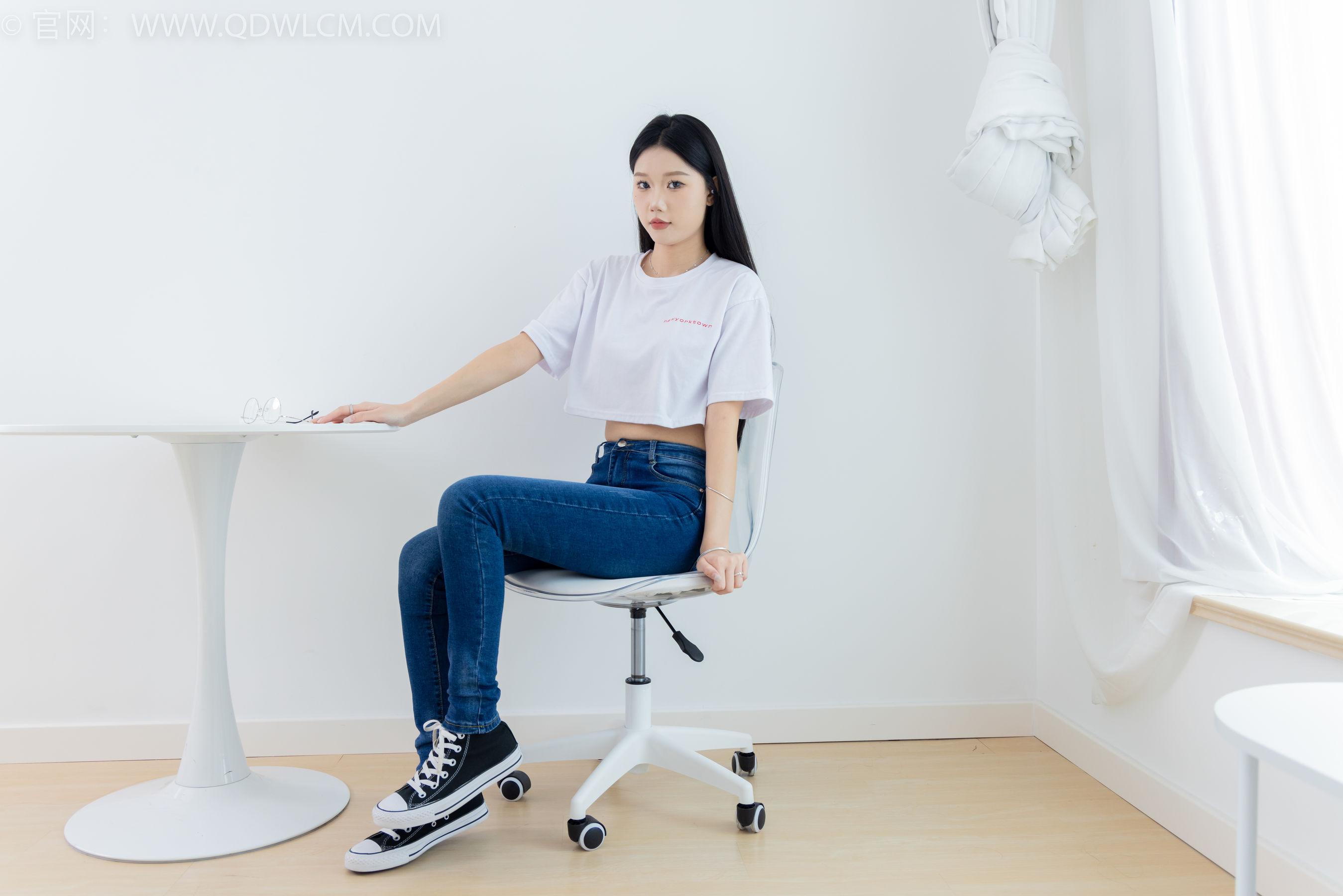 物恋传媒 No.2293 小竹 - 匡威帆布鞋、粉色船袜、肚子疼揉肚子剧情/(160P)